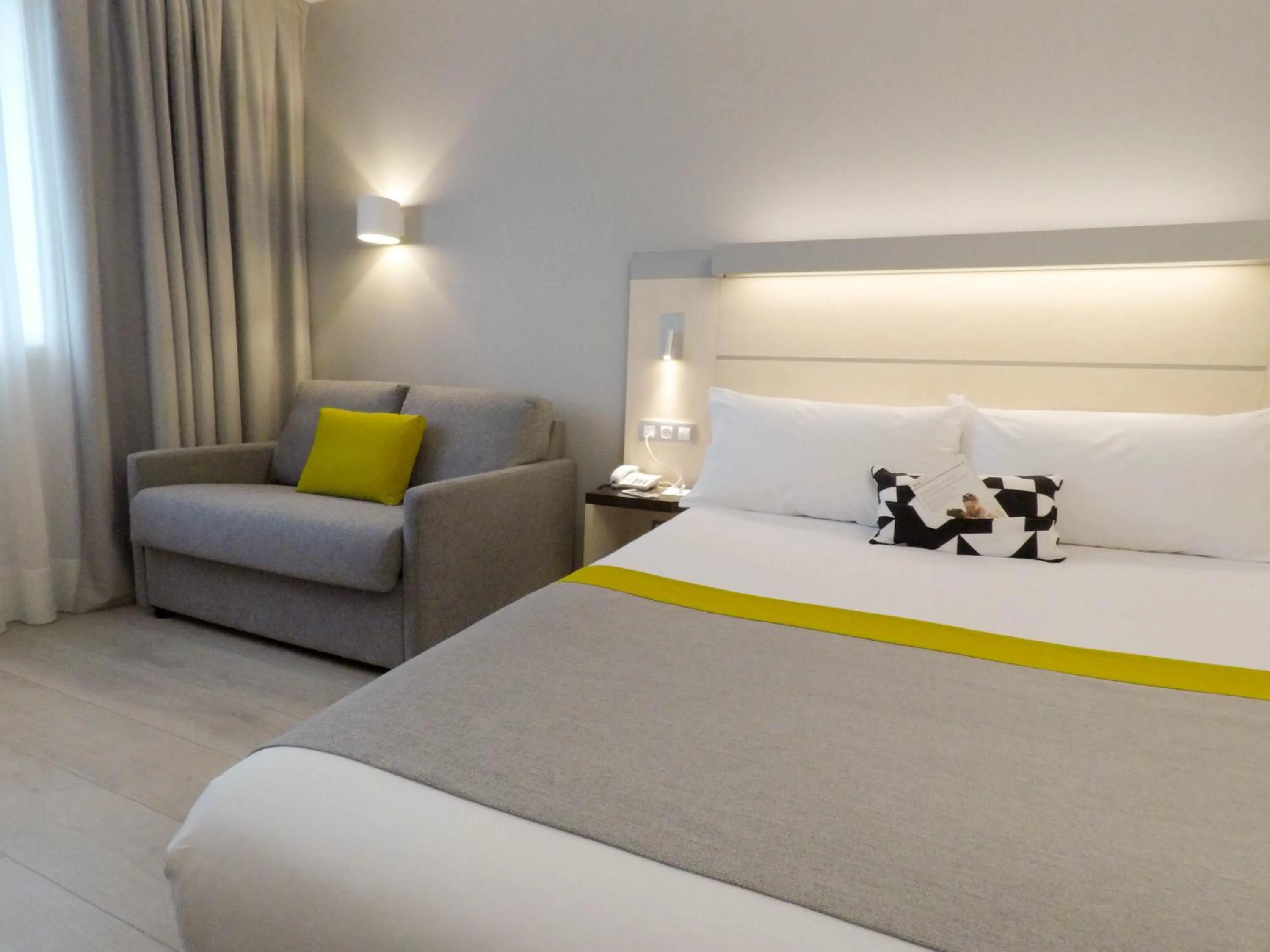 Bed in Holiday Inn Express Pamplona by IHG
