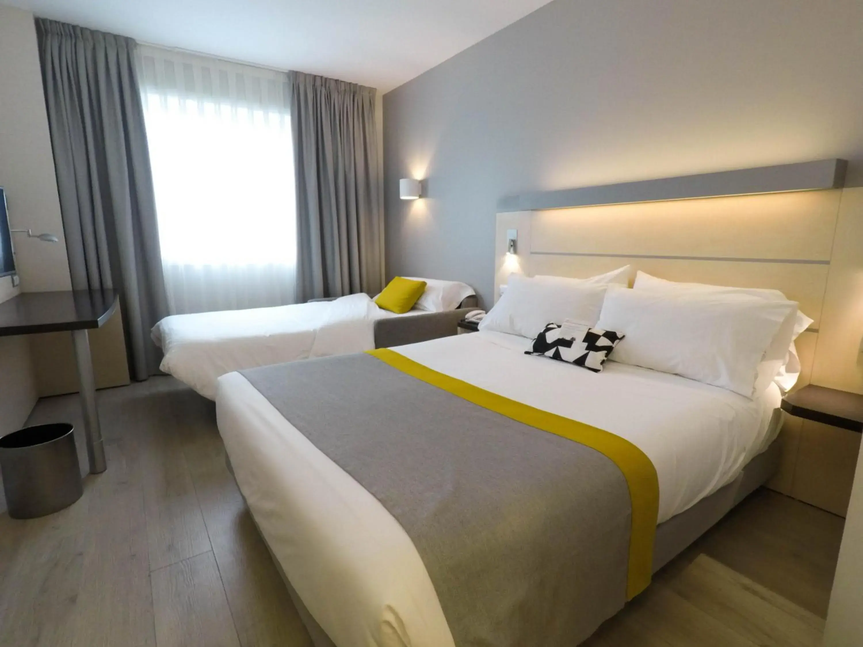 Bed in Holiday Inn Express Pamplona by IHG Bed in Holiday Inn Express Pamplona by IHG