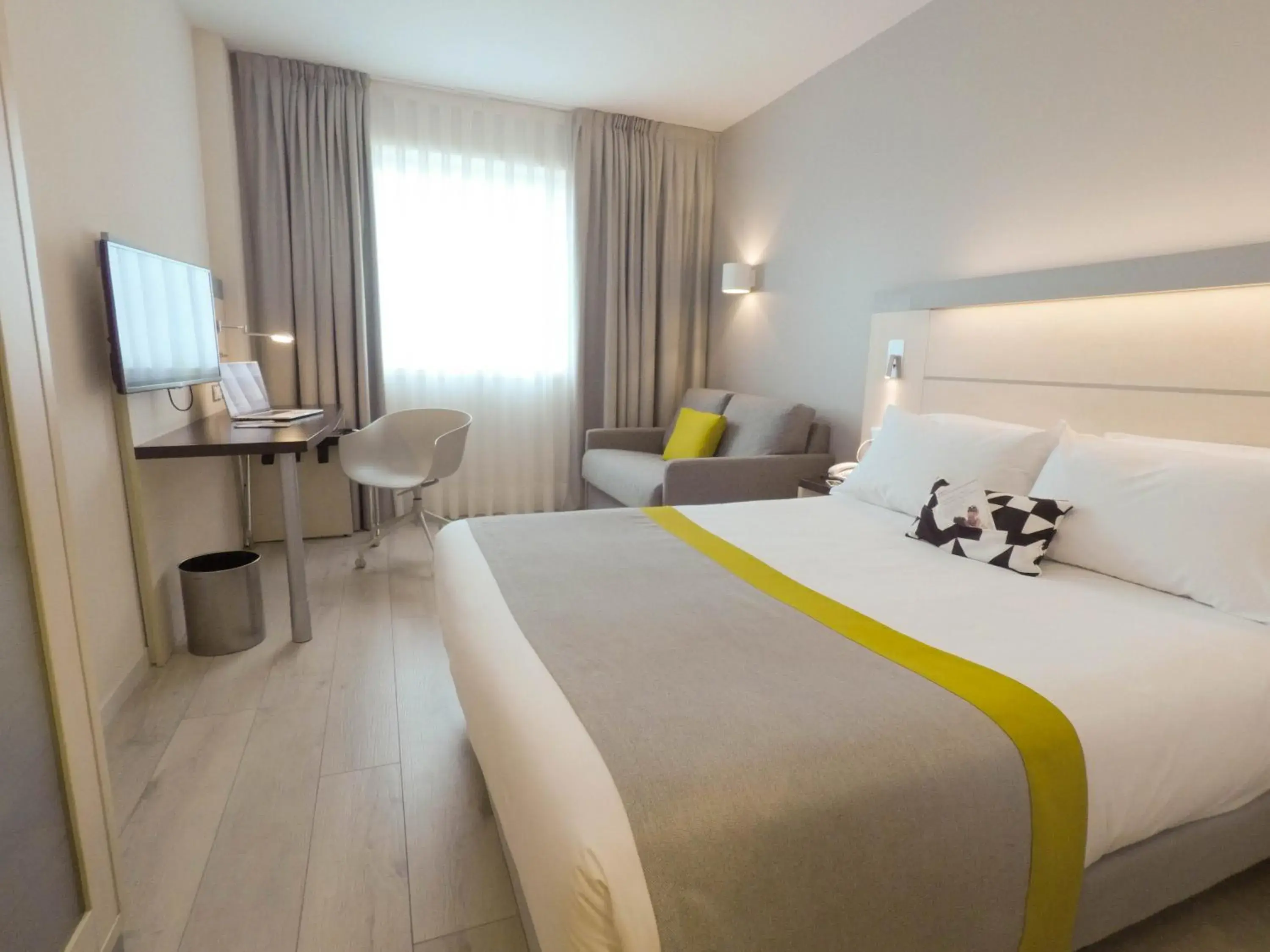 Photo of the whole room, Bed in Holiday Inn Express Pamplona by IHG Photo of the whole room, Bed in Holiday Inn Express Pamplona by IHG