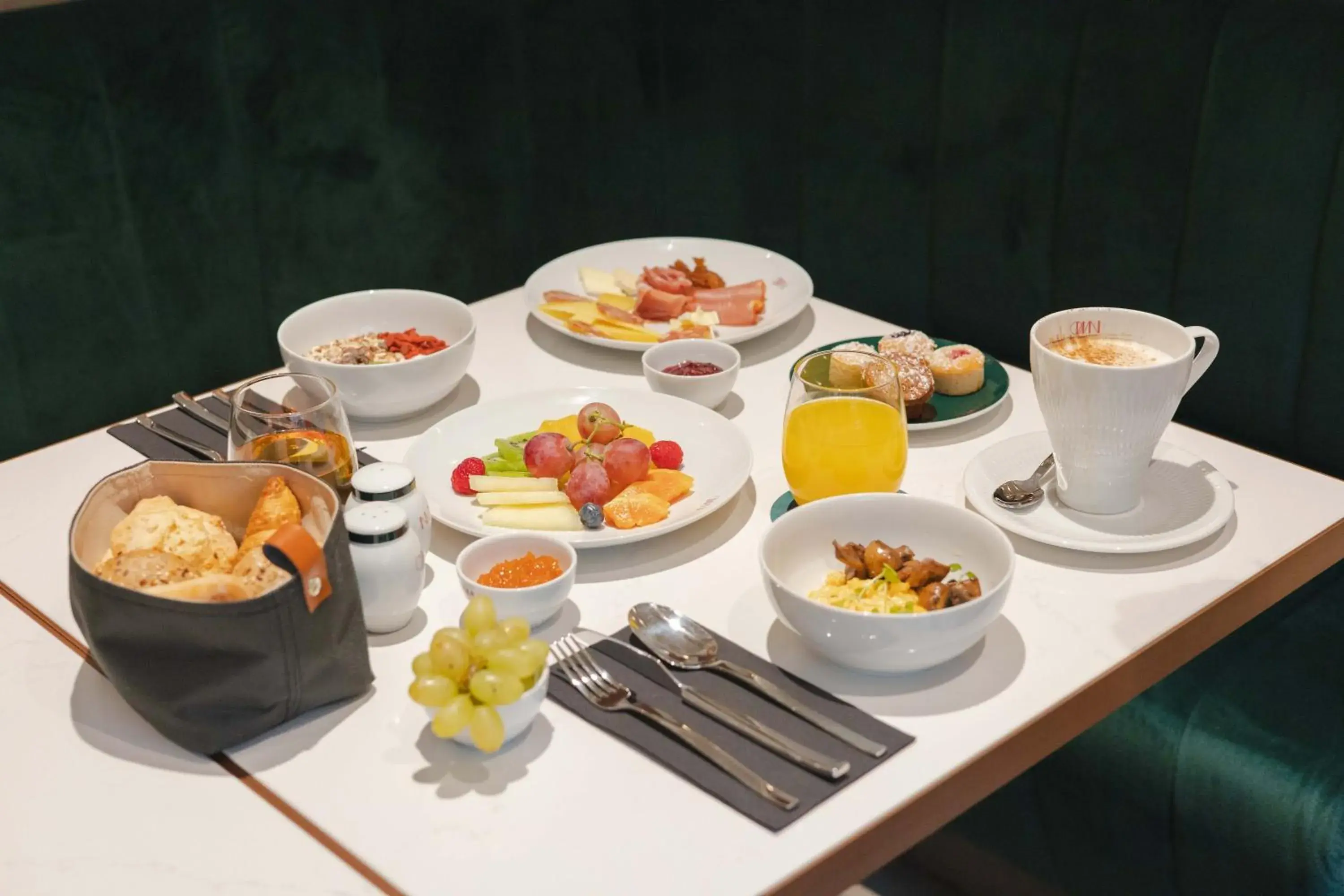 Restaurant/places to eat in LUSTER Hotel Restaurant/places to eat in LUSTER Hotel