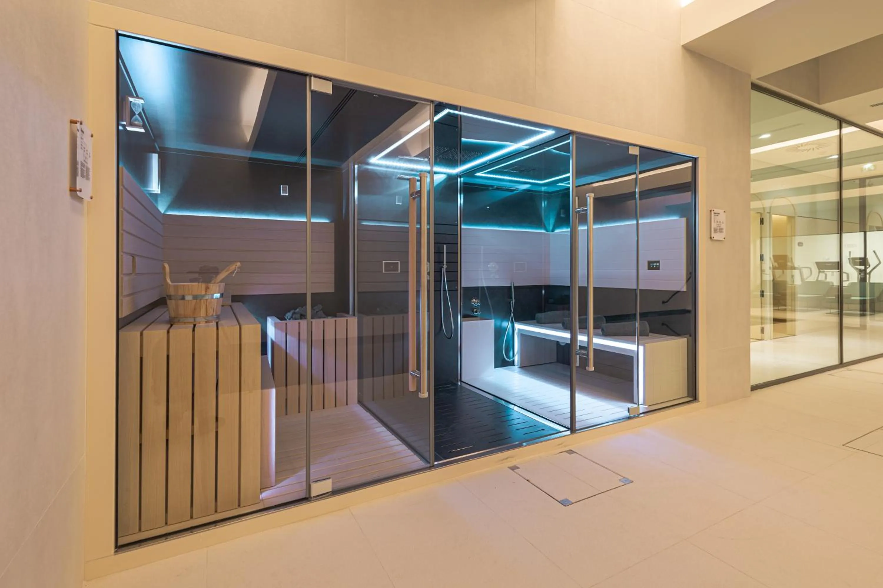 Sauna in LUSTER Hotel