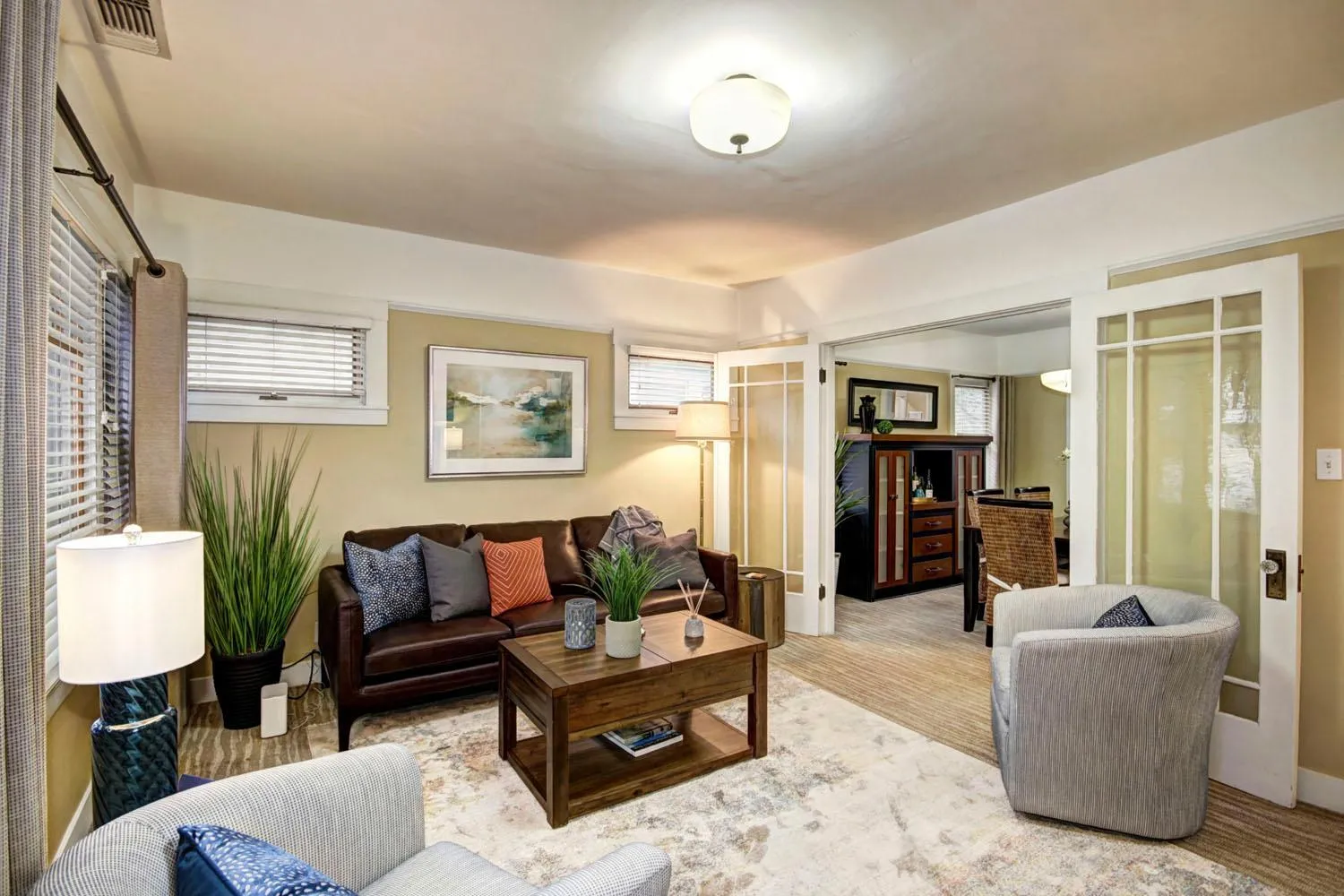 Charming 2Bed French Colonial Apartment in Desirable Midtown Sacramento