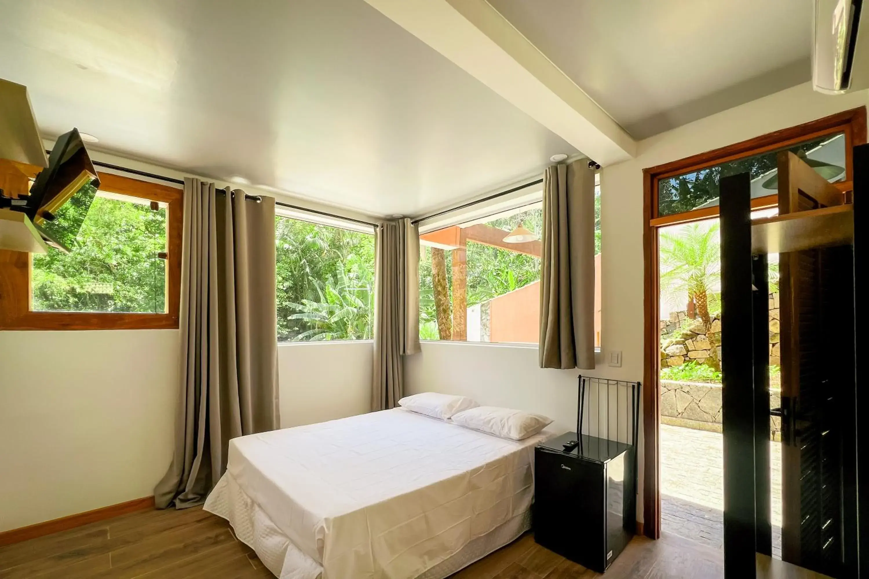Queen Room with Garden View in VELINN Pousada Canoa Ilhabela Queen Room with Garden View in VELINN Pousada Canoa Ilhabela