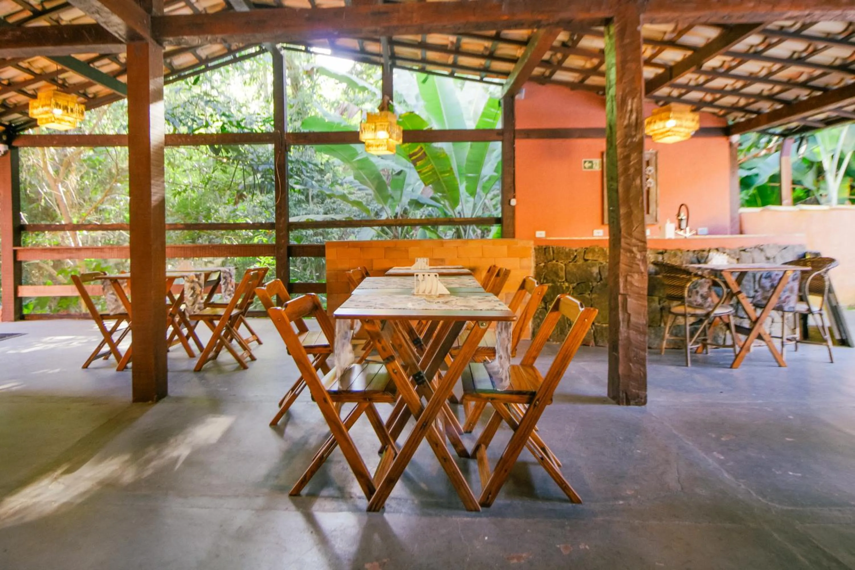 Restaurant/places to eat in VELINN Pousada Canoa Ilhabela