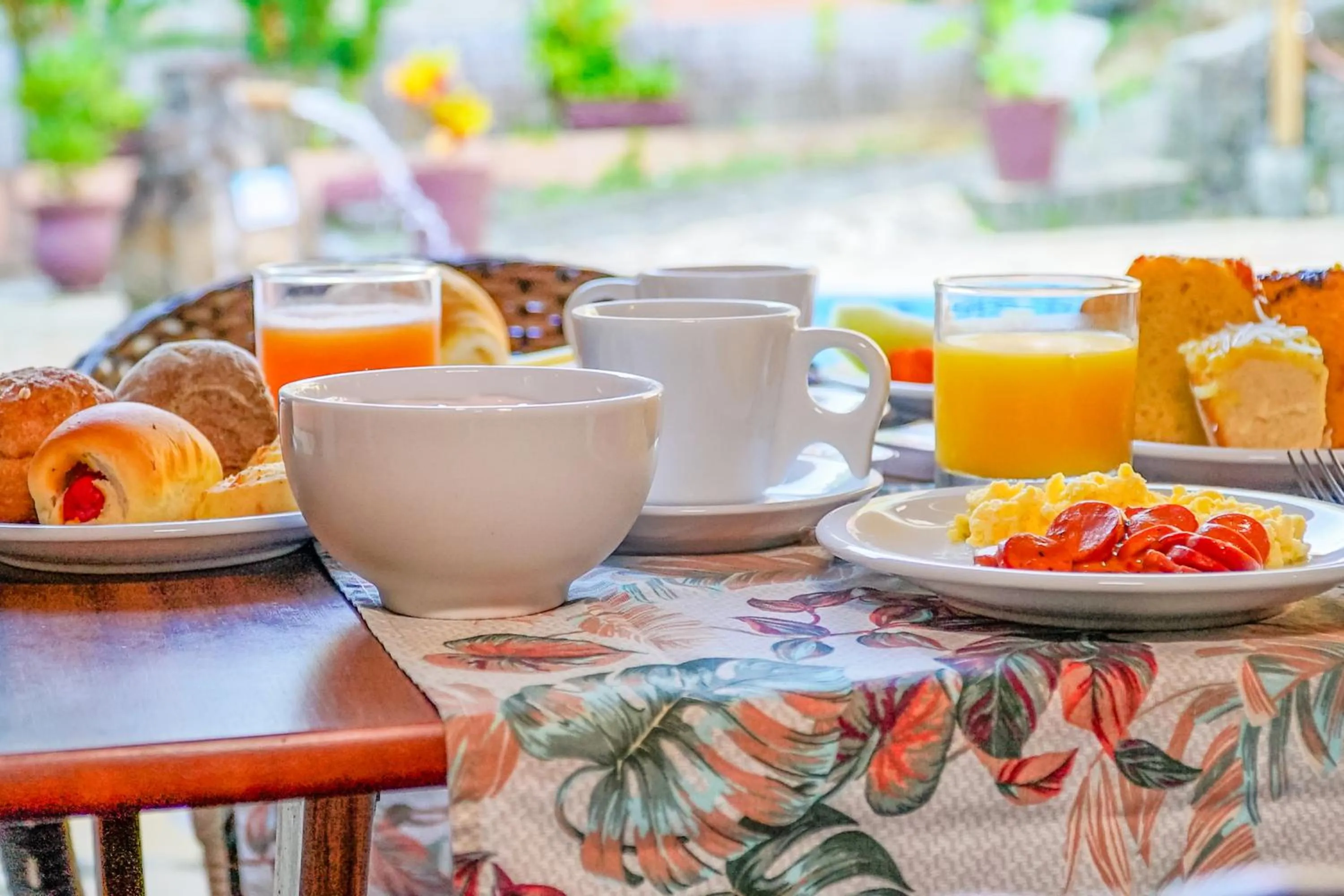 Breakfast in VELINN Pousada Canoa Ilhabela