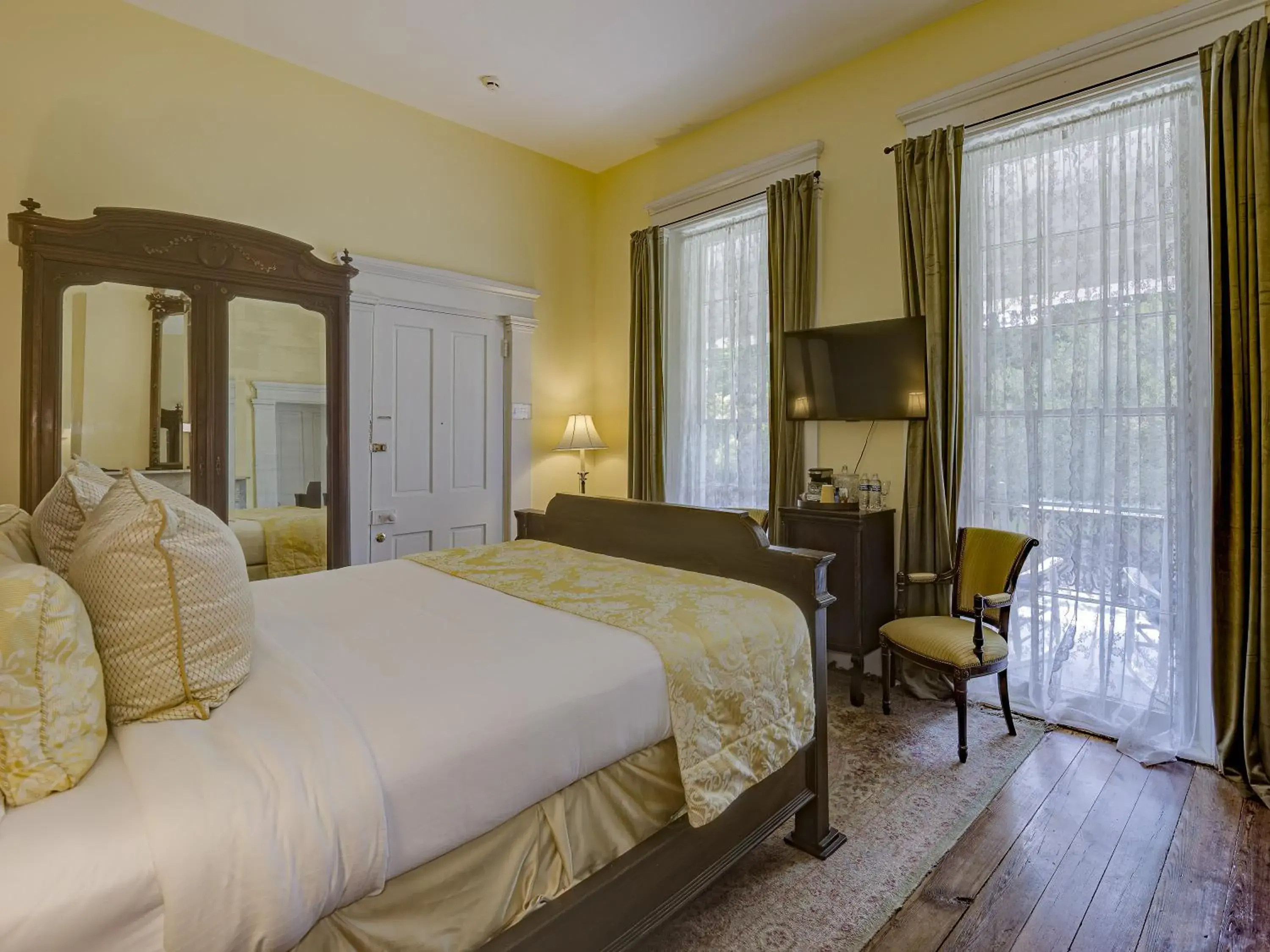 Photo of the whole room, Bed in The Inn at Cedar Grove Photo of the whole room, Bed in The Inn at Cedar Grove