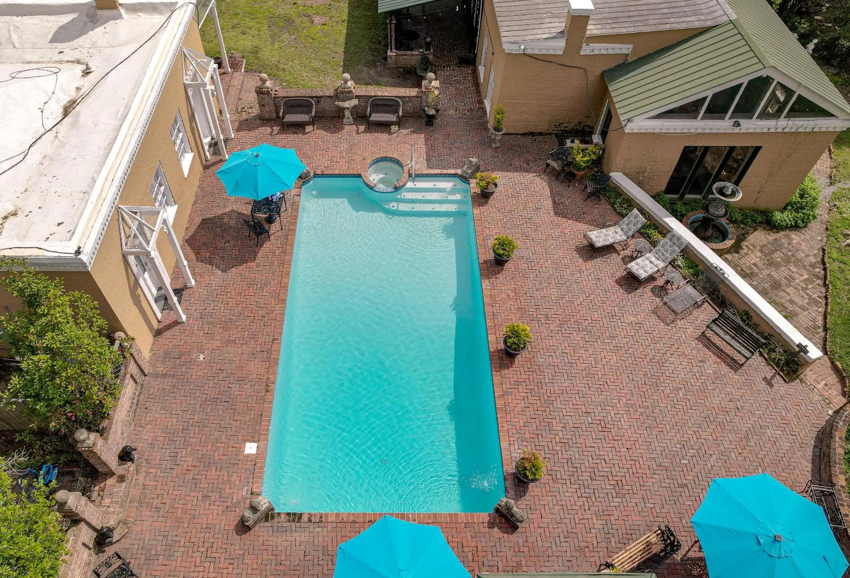 Swimming pool in The Inn at Cedar Grove