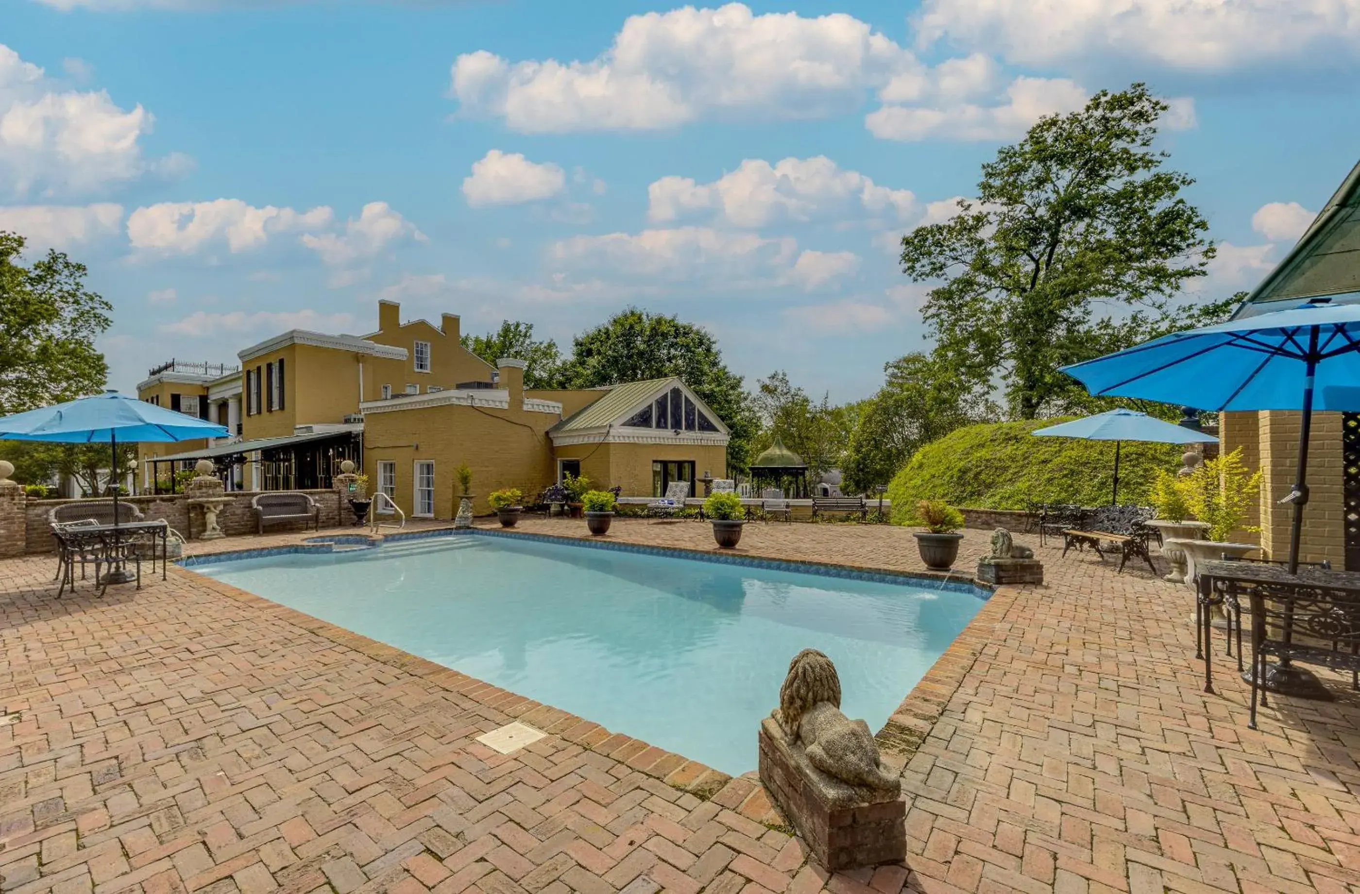Swimming pool in The Inn at Cedar Grove Swimming pool in The Inn at Cedar Grove