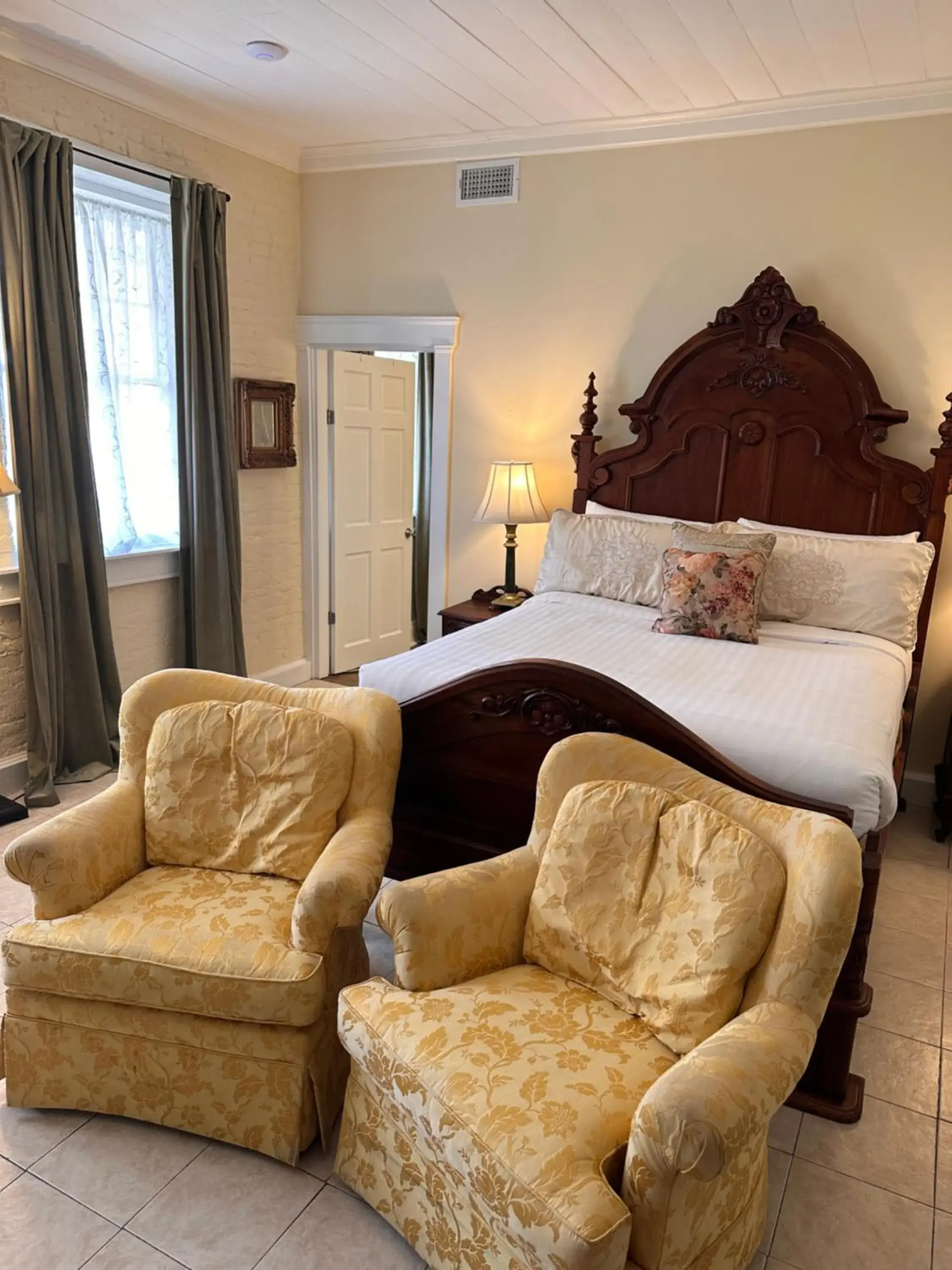 Seating area, Bed in The Inn at Cedar Grove Seating area, Bed in The Inn at Cedar Grove