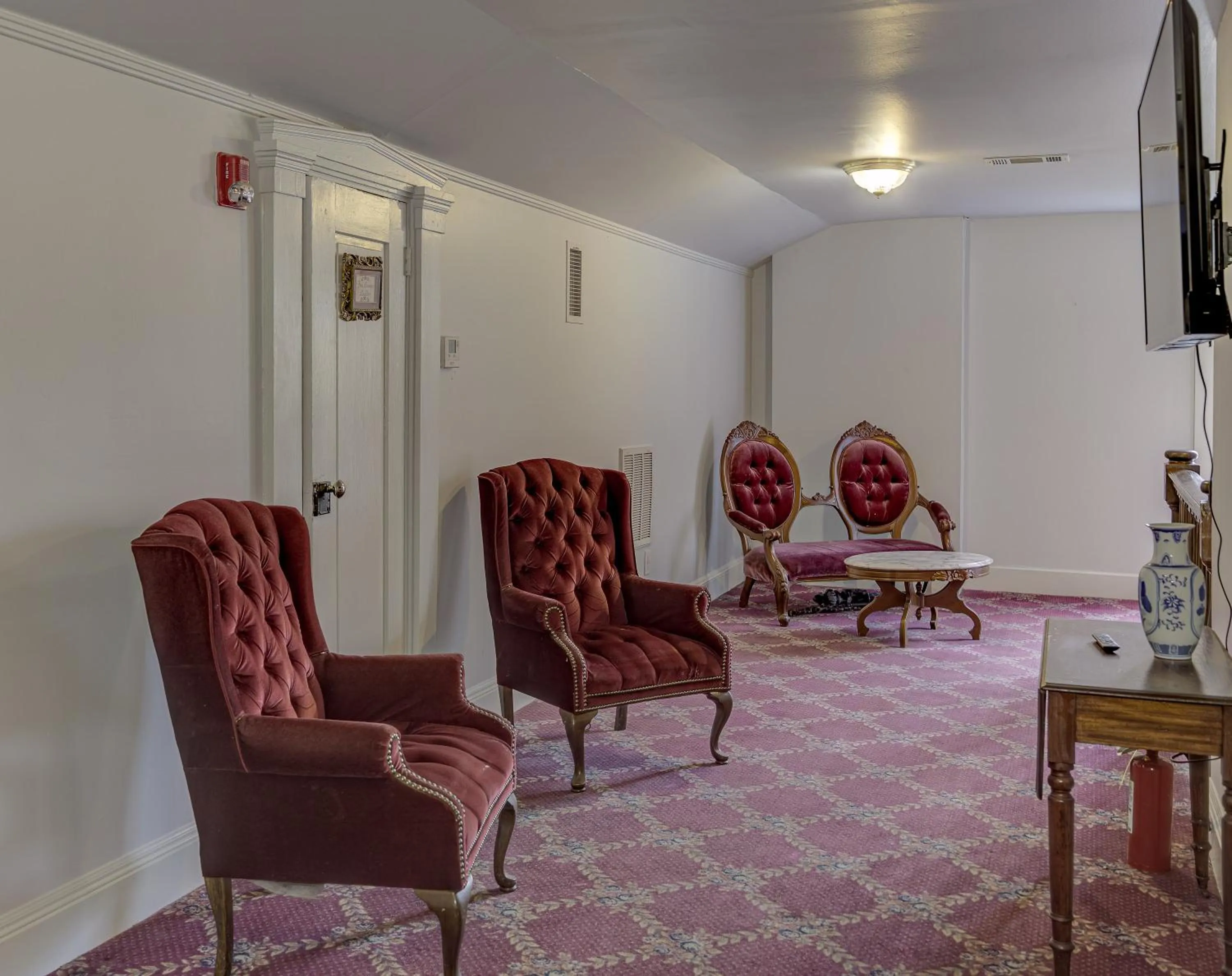 Seating area in The Inn at Cedar Grove