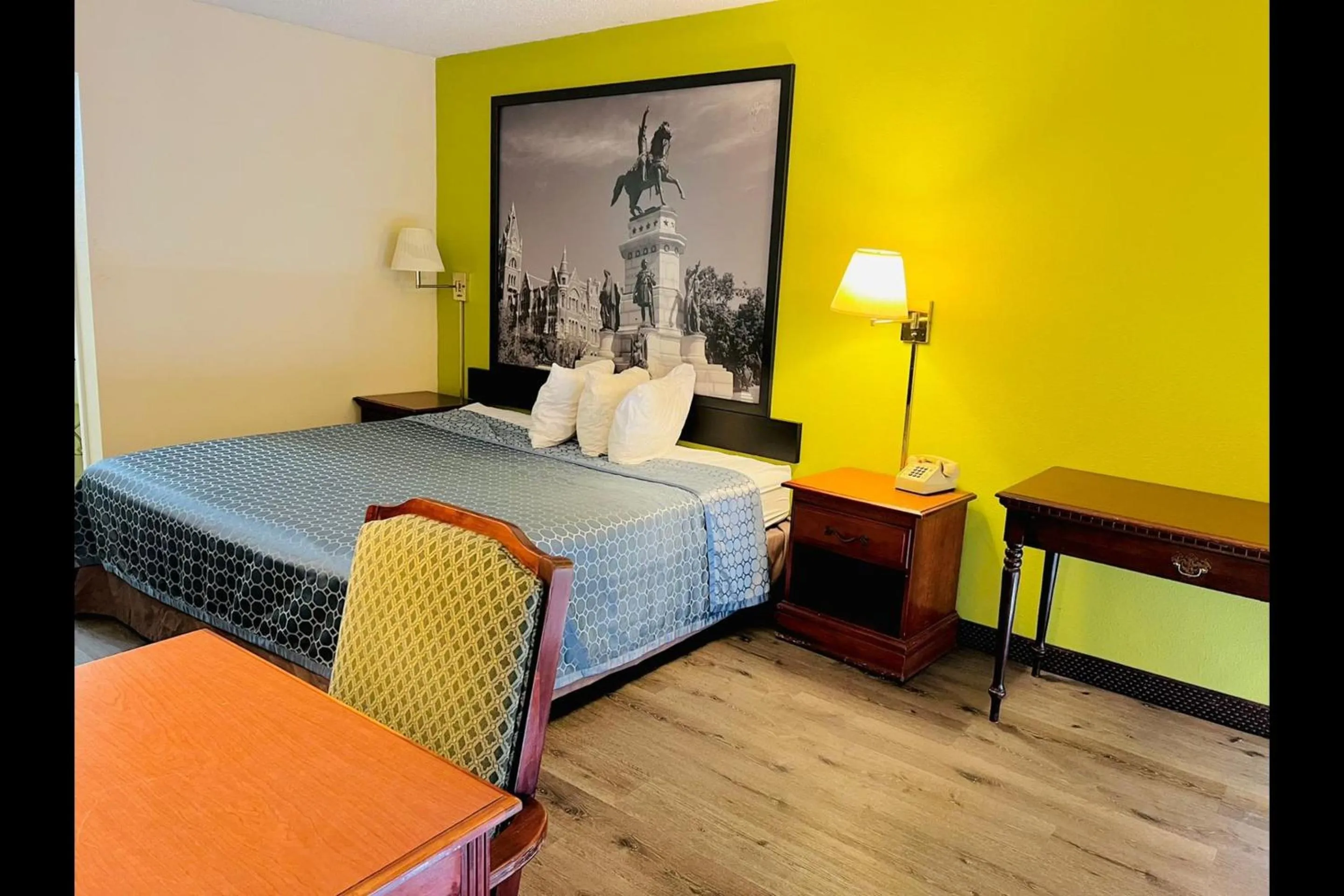 Bedroom, Bed in Ashland Studio Inn Richmond North near Kings Dominion -Listing Partner