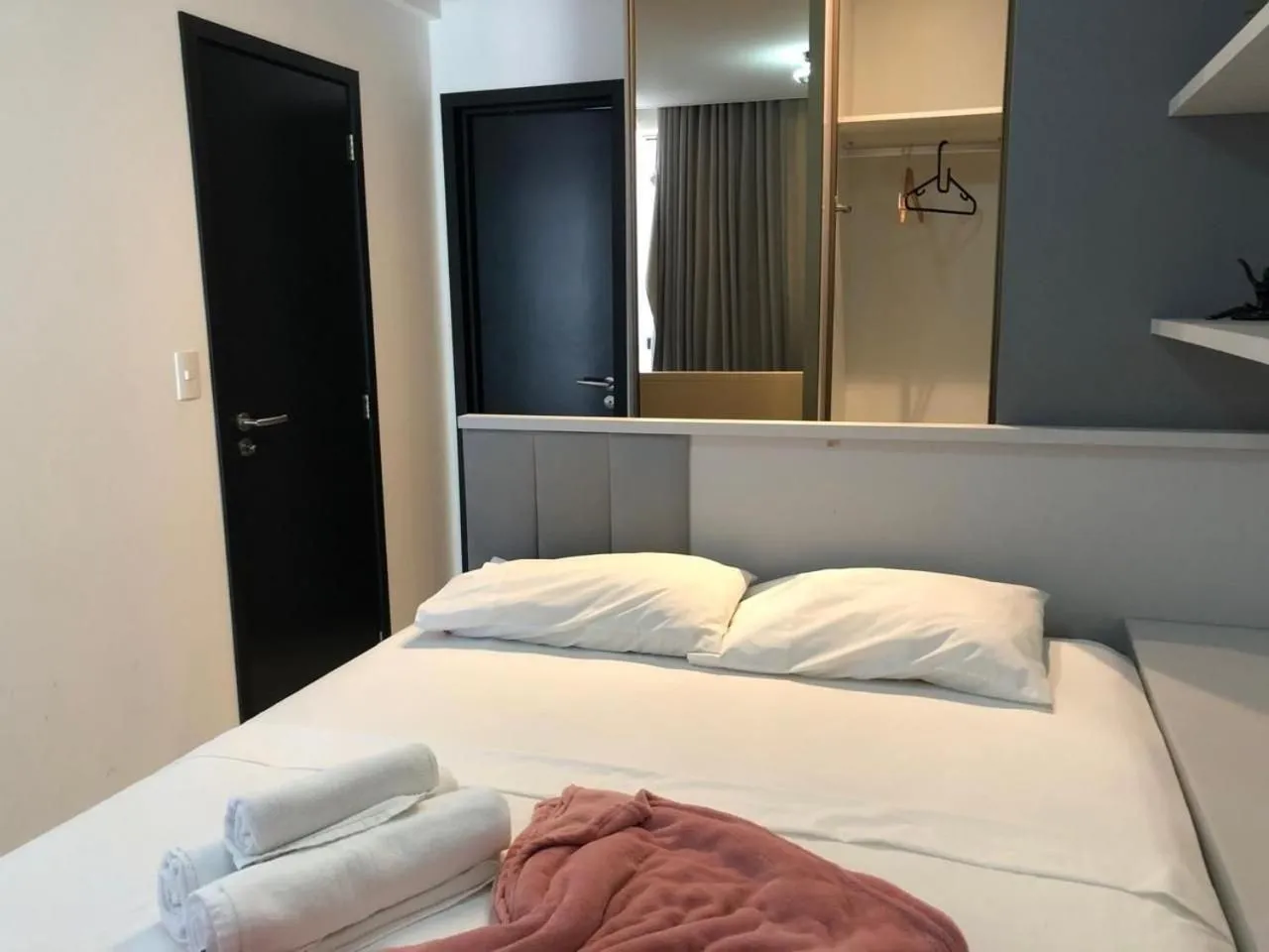Bedroom, Bed in One Way