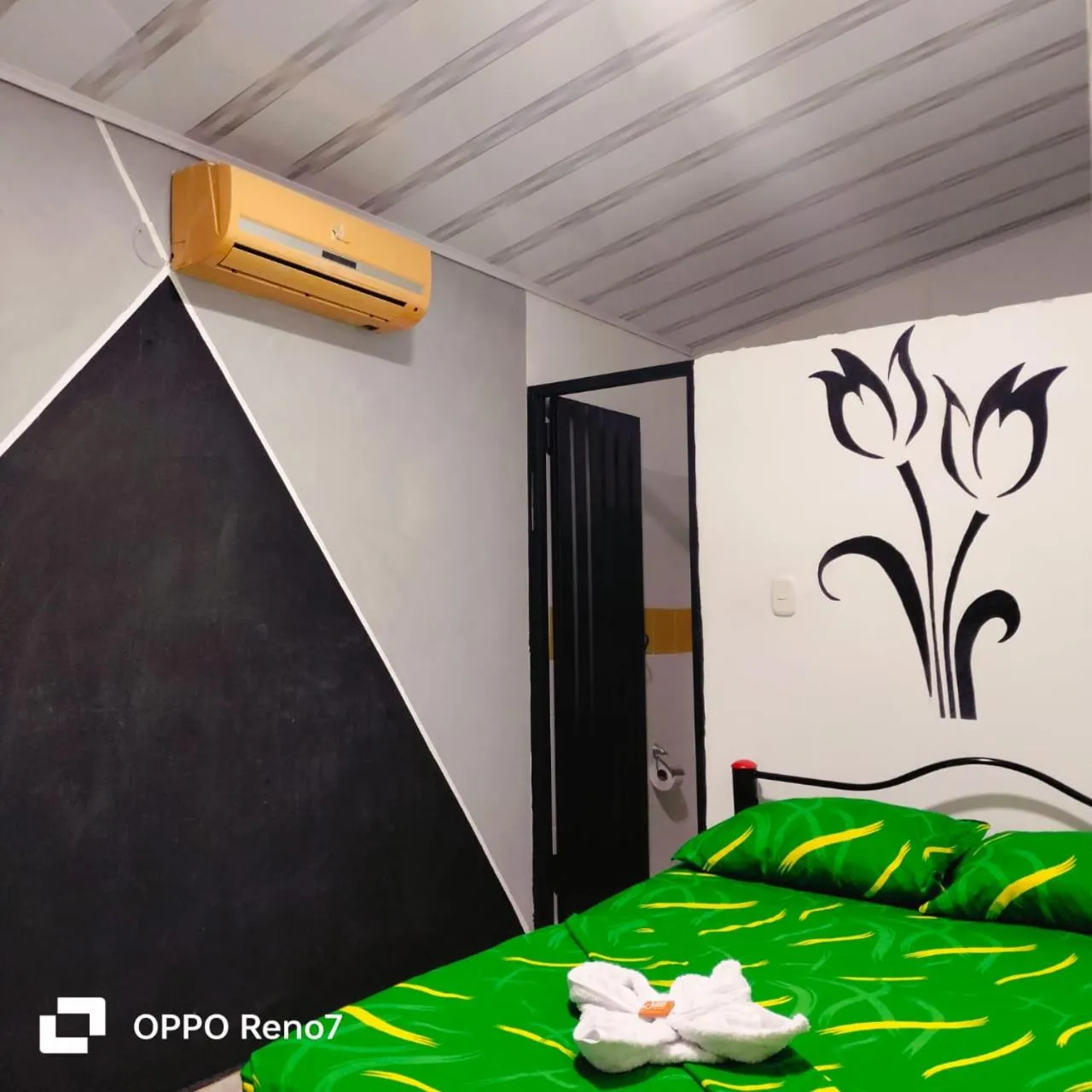 Bed in Hotel Plaza Confort Inn