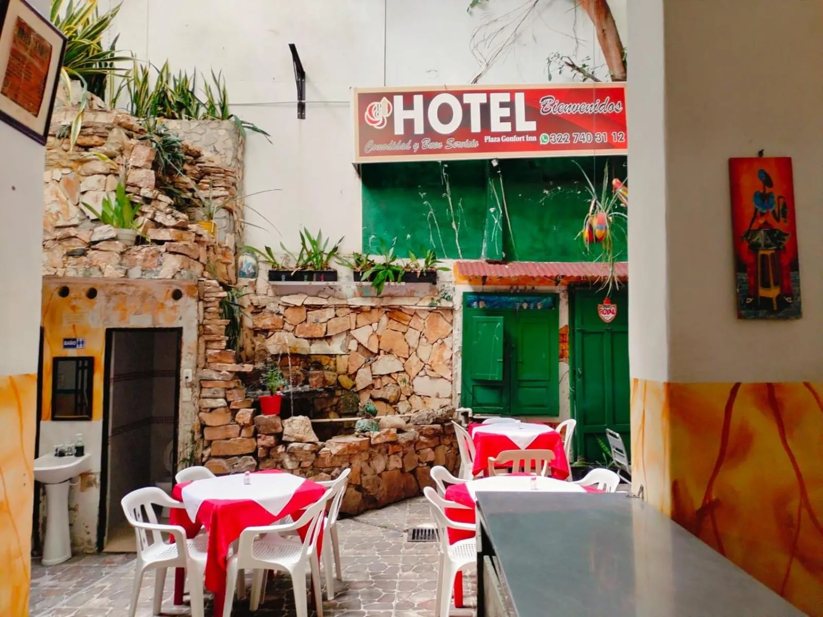 Hotel Plaza Confort Inn