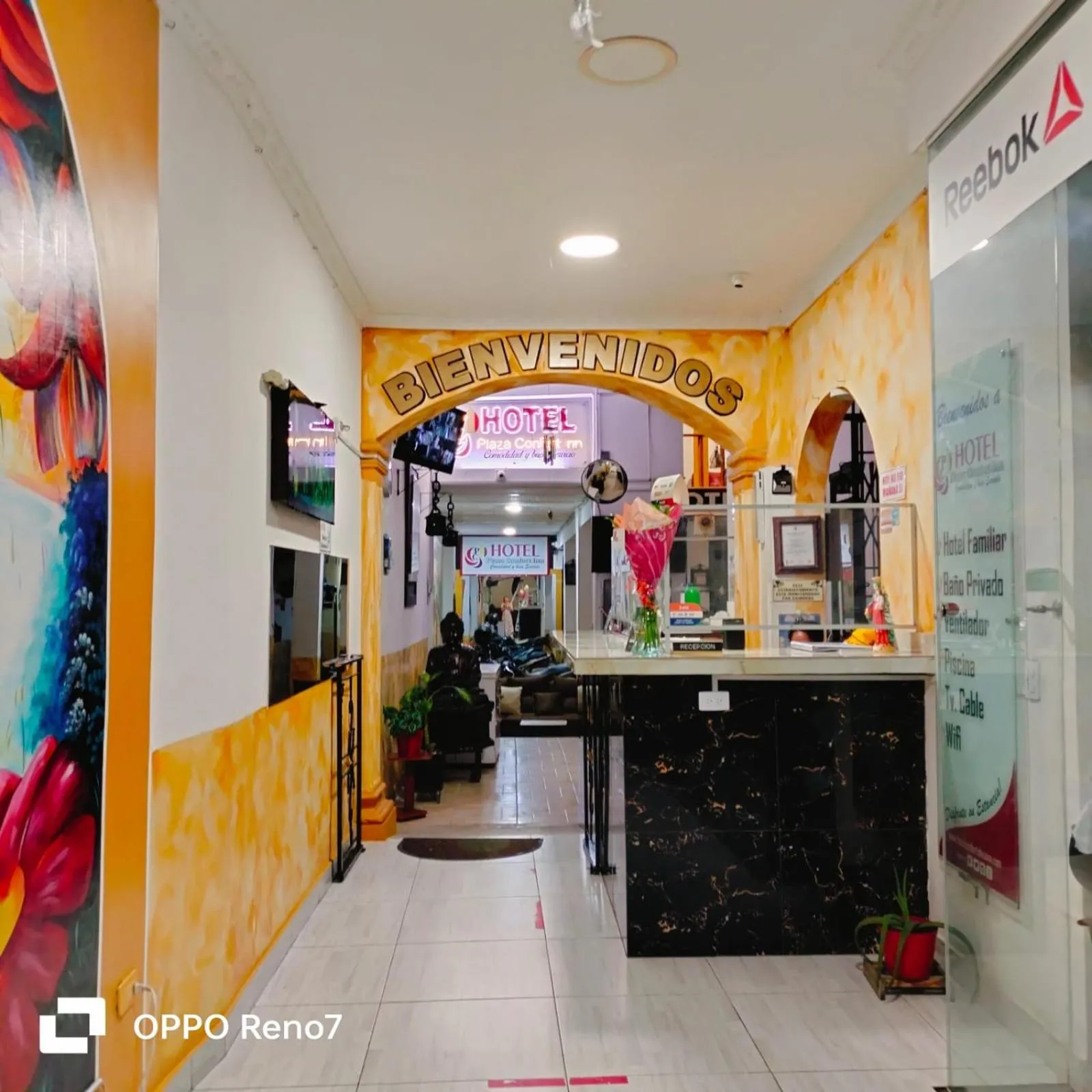 Hotel Plaza Confort Inn