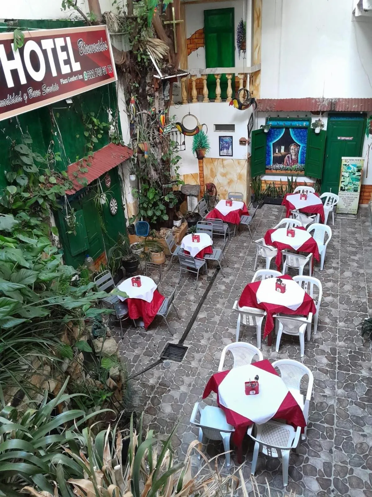 Restaurant/places to eat in Hotel Plaza Confort Inn