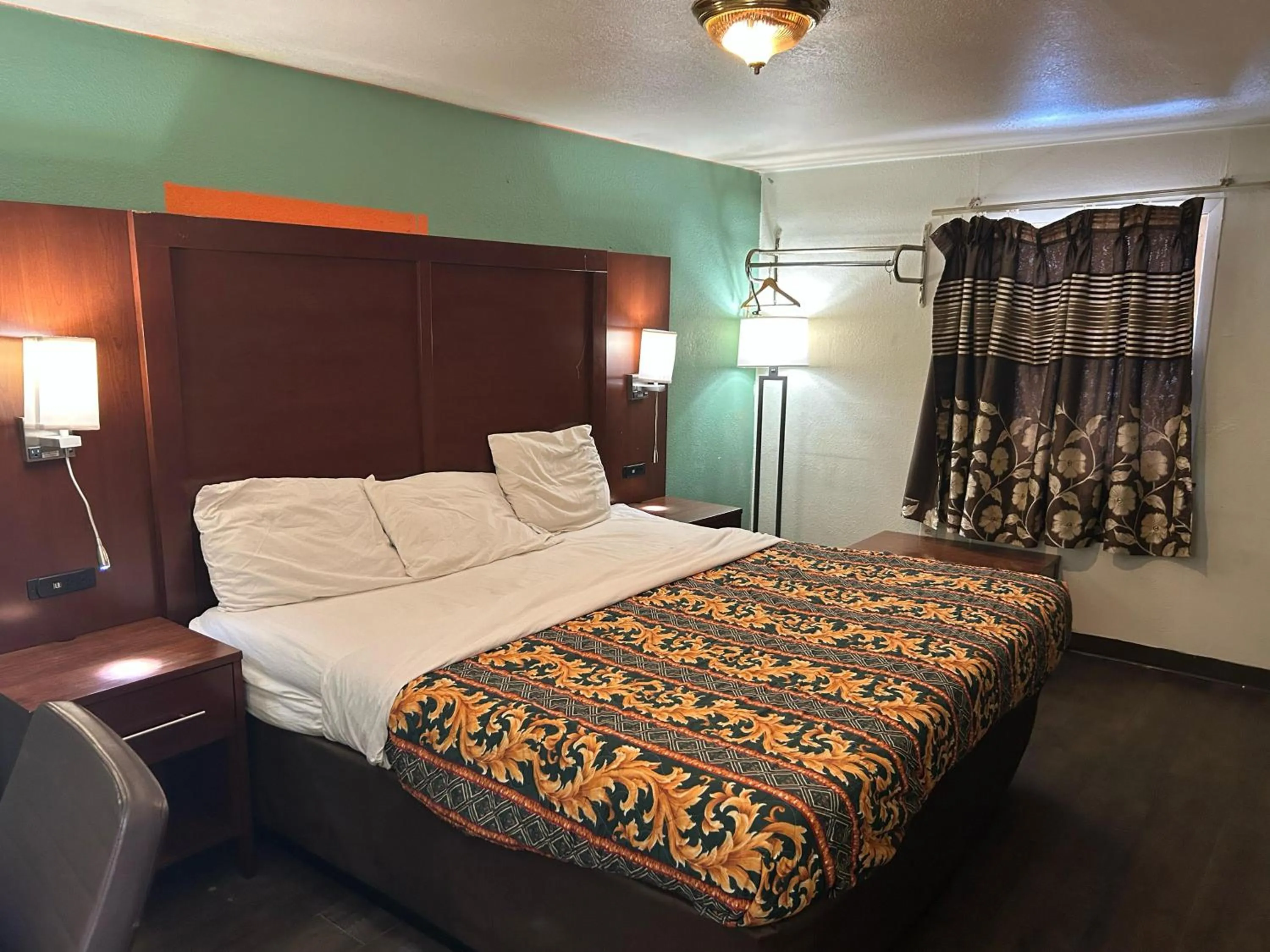 Bedroom, Bed in Hillcrest Motel by Oyo Aurora near Lawrenceburg