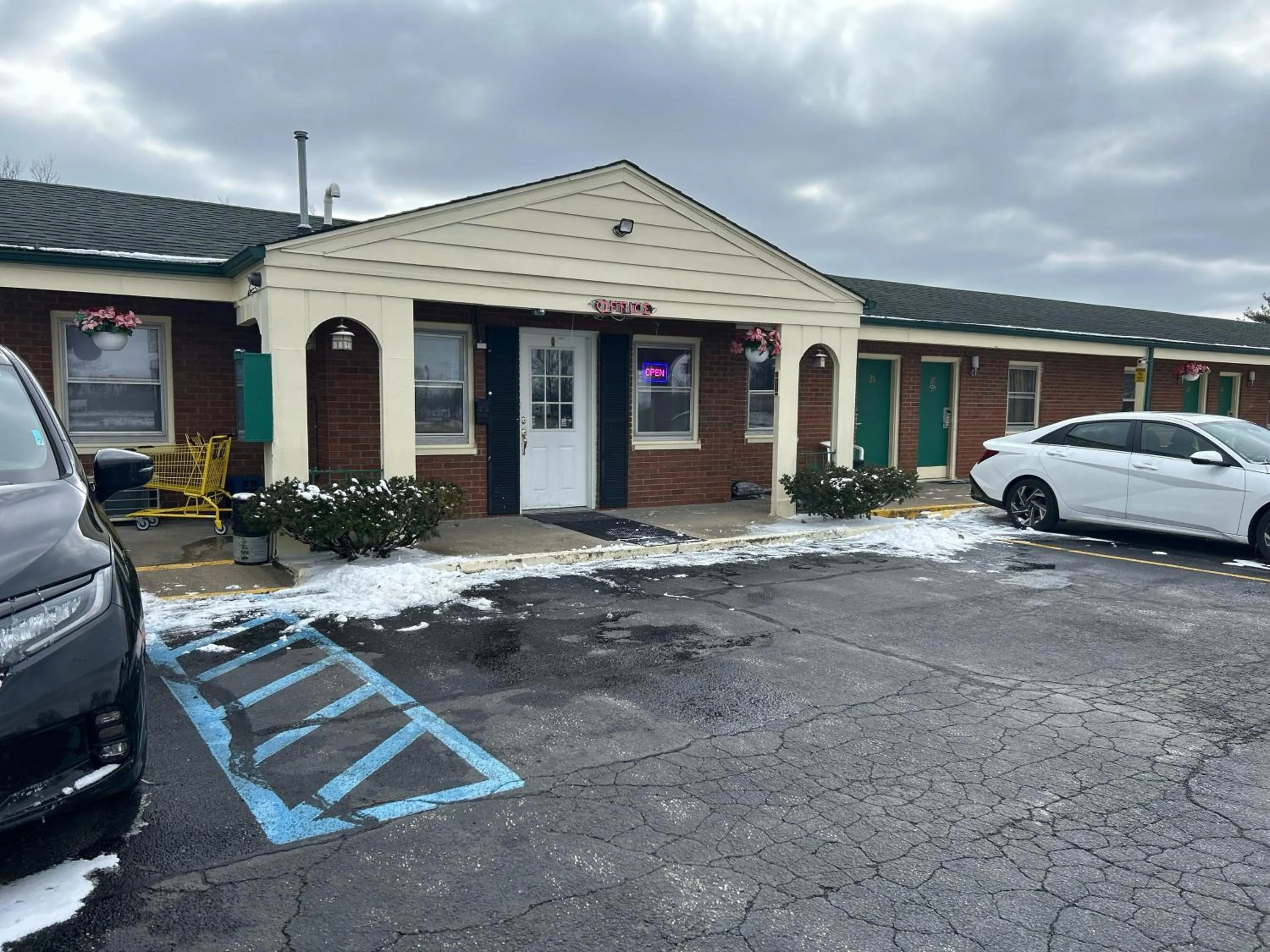 Facade/entrance in Hillcrest Motel by Oyo Aurora near Lawrenceburg