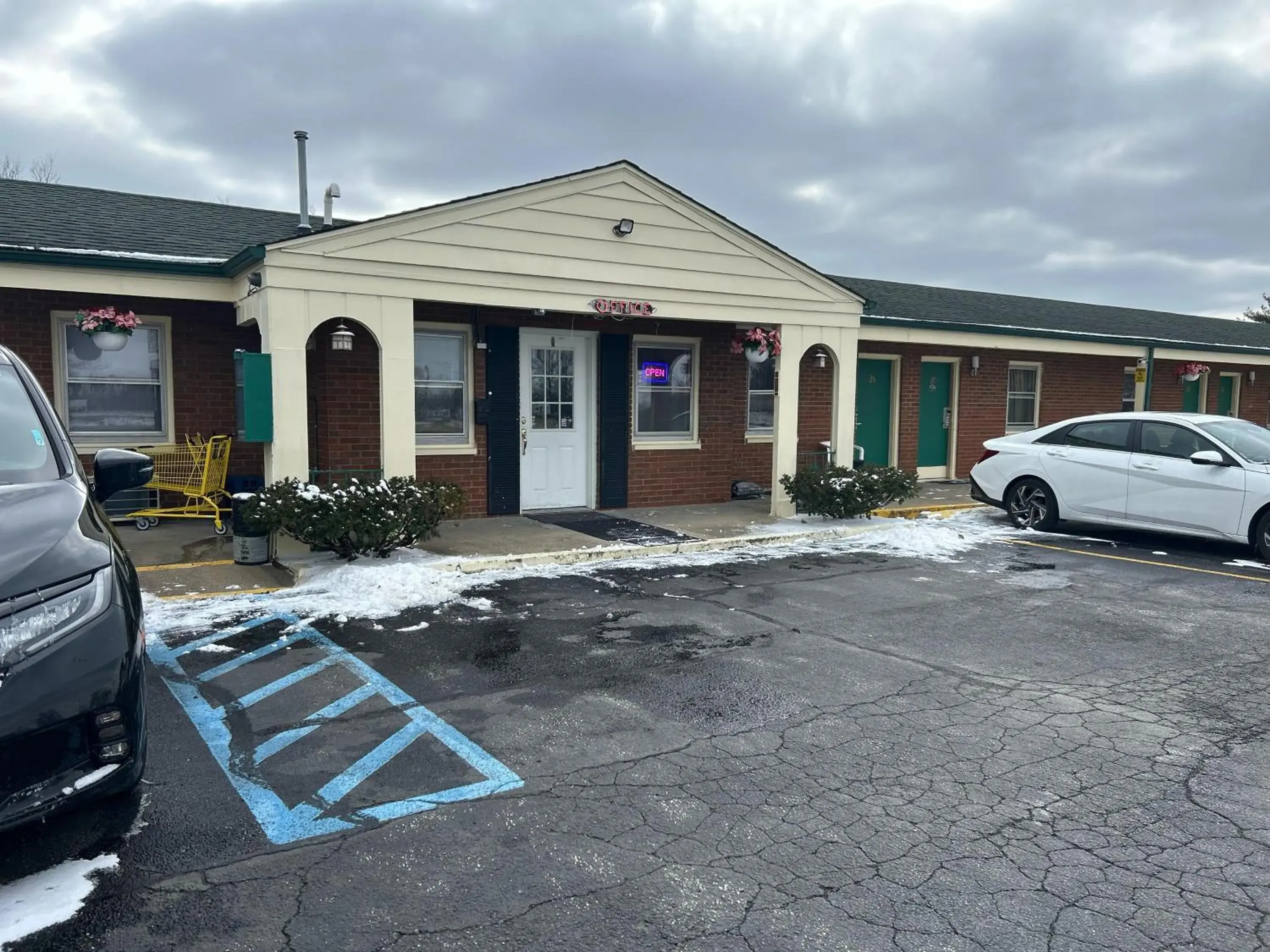 Facade/entrance in Hillcrest Motel by Oyo Aurora near Lawrenceburg Facade/entrance in Hillcrest Motel by Oyo Aurora near Lawrenceburg