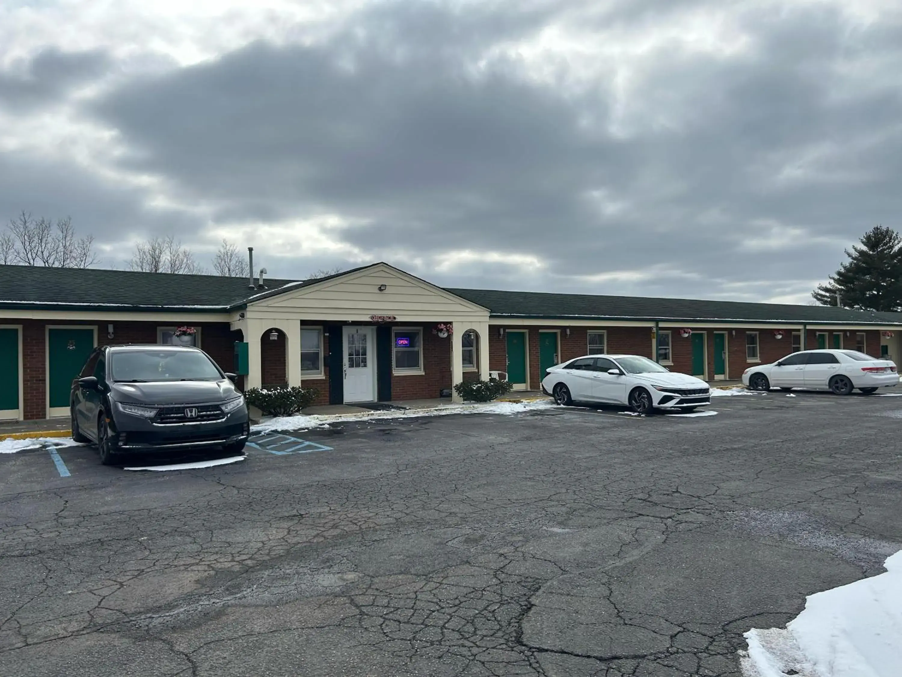 Facade/entrance in Hillcrest Motel by Oyo Aurora near Lawrenceburg Facade/entrance in Hillcrest Motel by Oyo Aurora near Lawrenceburg