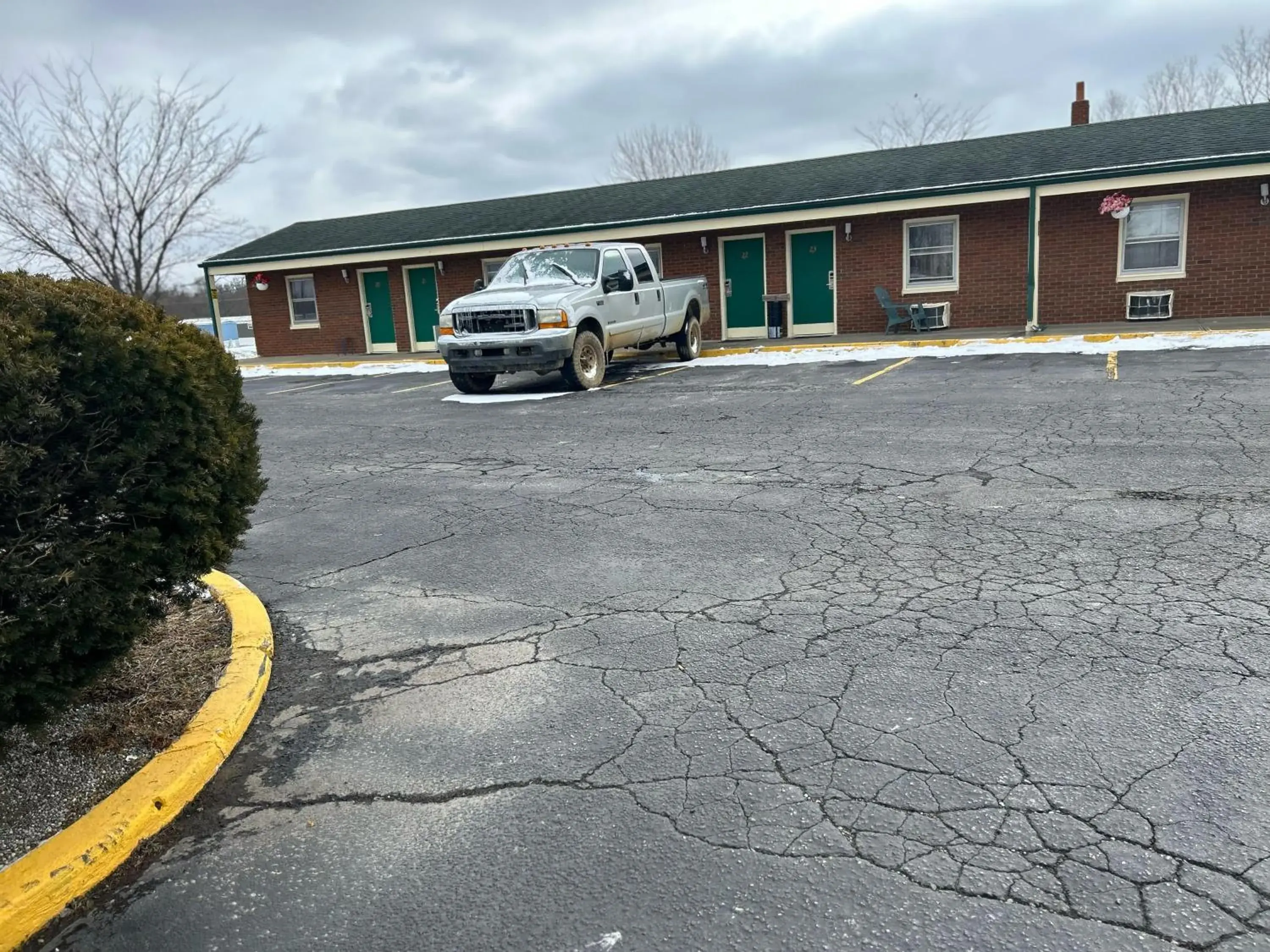 Parking in Hillcrest Motel by Oyo Aurora near Lawrenceburg Parking in Hillcrest Motel by Oyo Aurora near Lawrenceburg