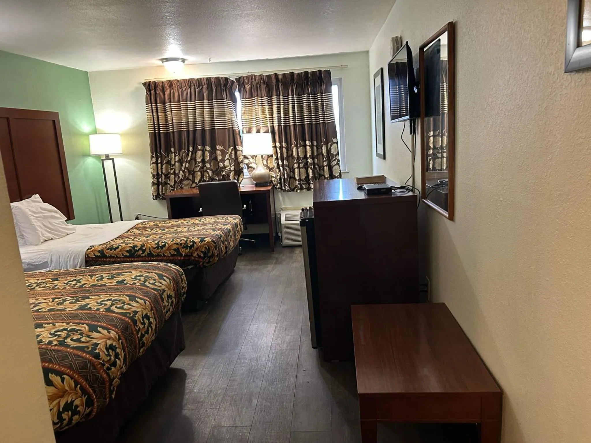 Bedroom, Bed in Hillcrest Motel by Oyo Aurora near Lawrenceburg