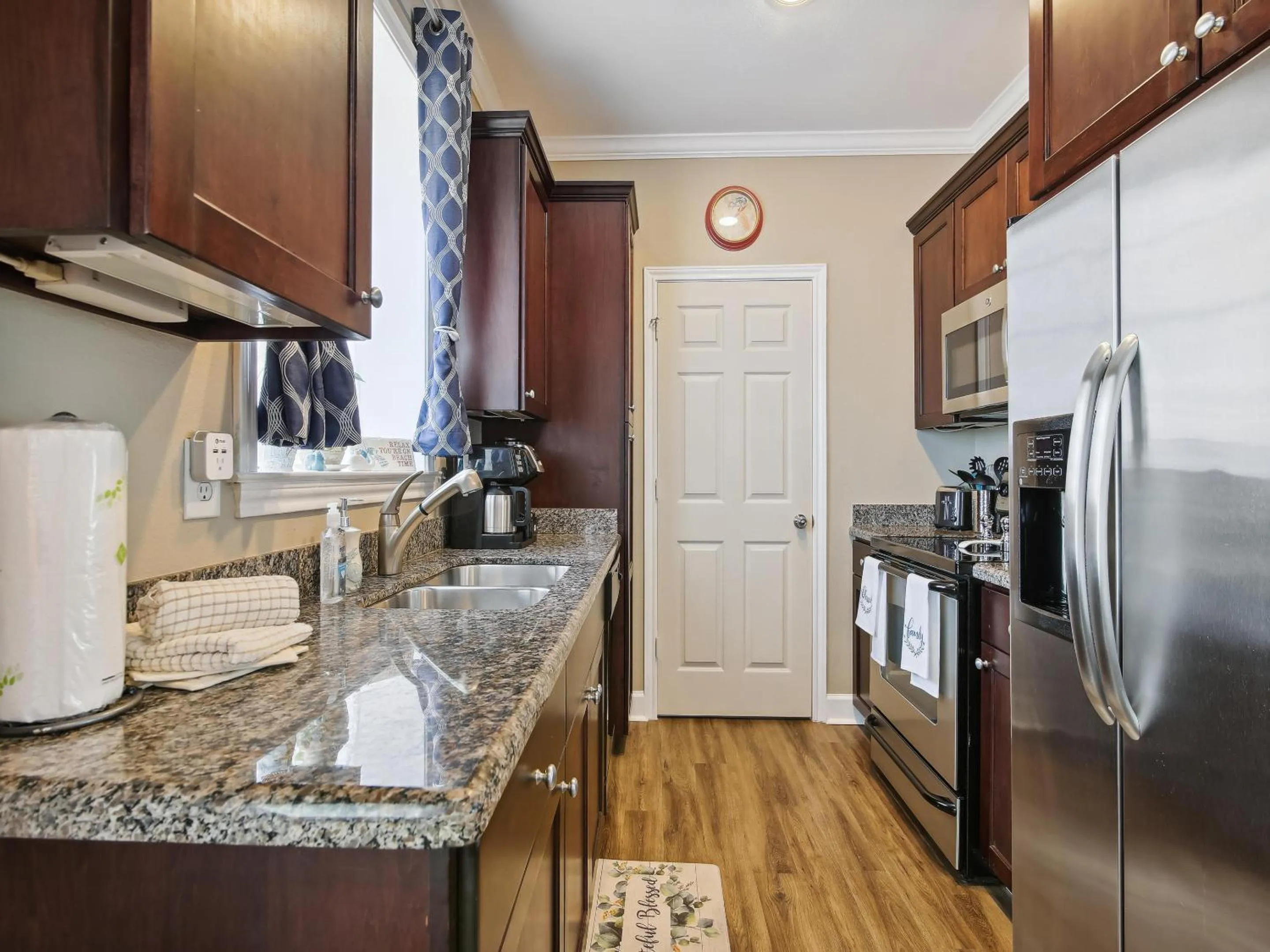 Property building in Dawn 223- Buena Vista