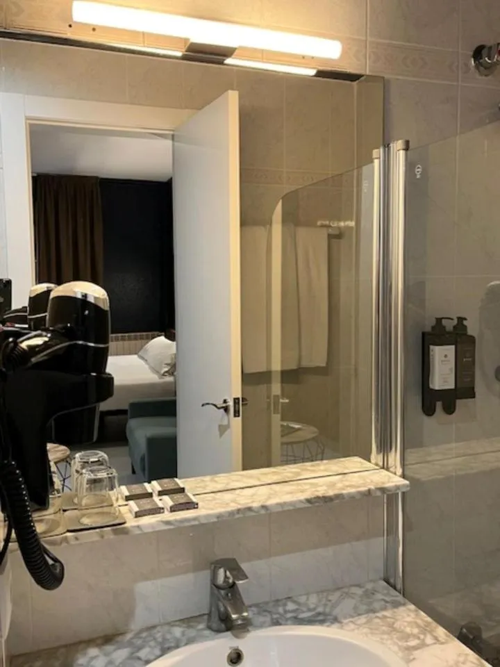 Bathroom in Hotel Aneto