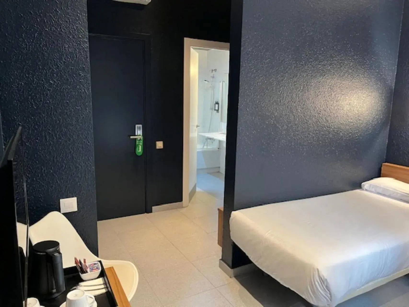 Photo of the whole room, Bed in Hotel Aneto Photo of the whole room, Bed in Hotel Aneto