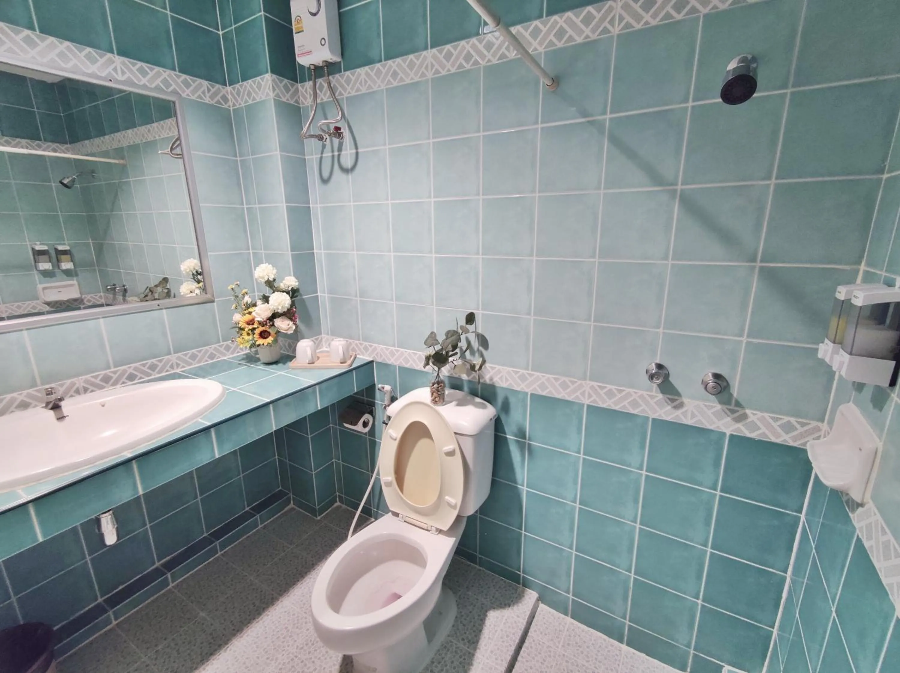 Shower in The Chanthong Residence and Hotel Pattaya