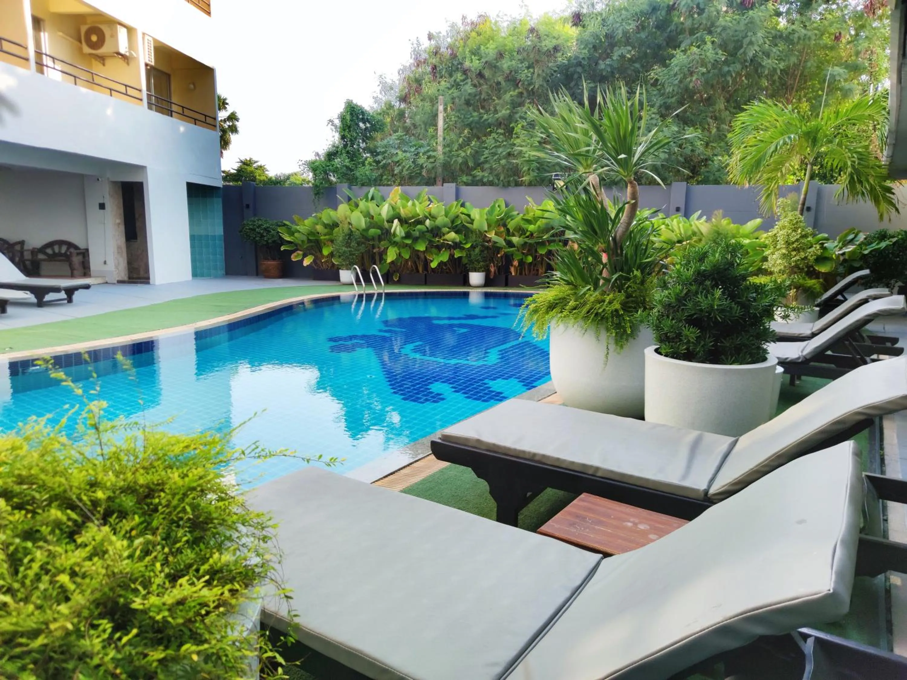 Swimming pool in The Chanthong Residence and Hotel Pattaya