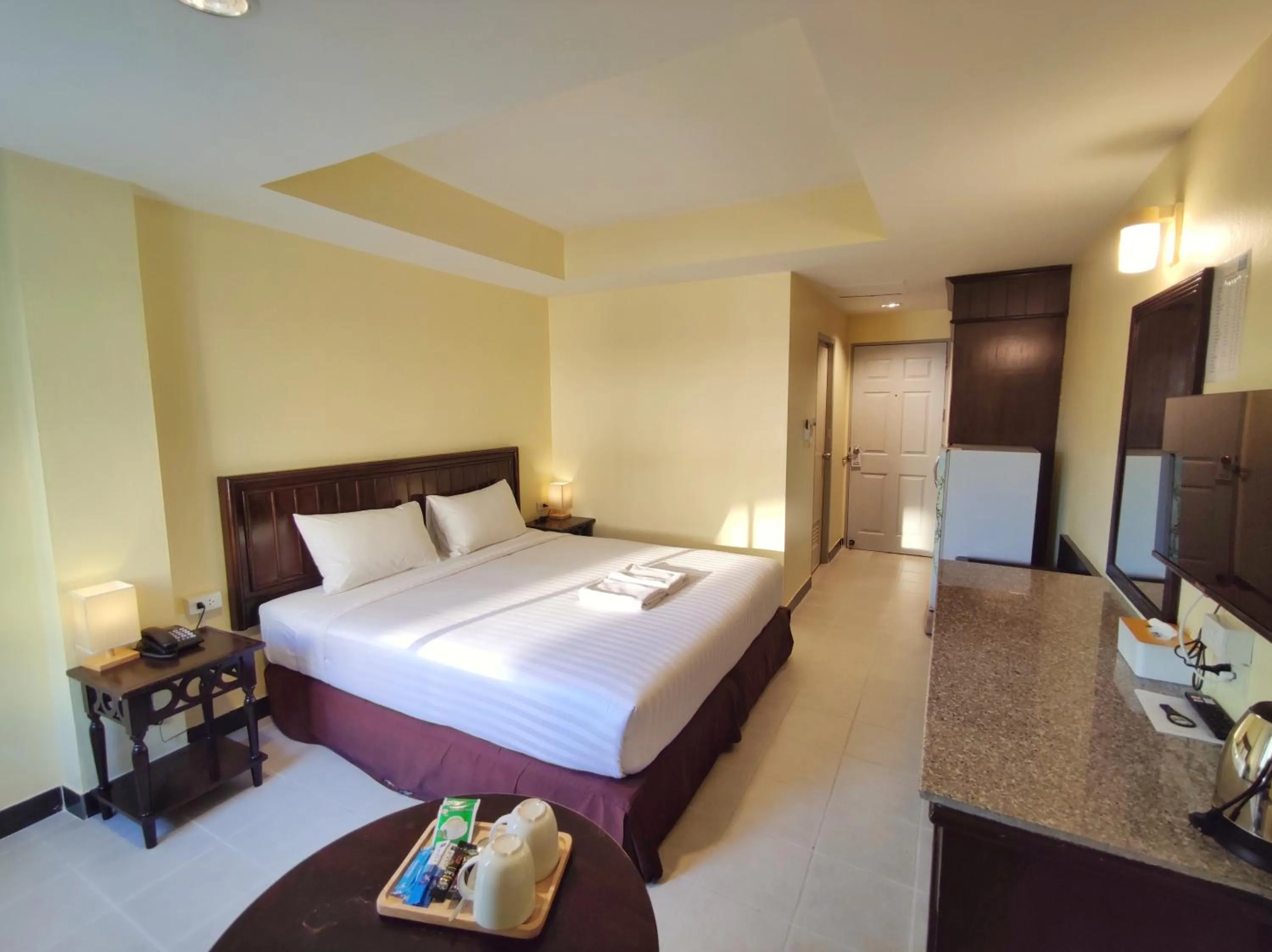Bedroom, Bed in The Chanthong Residence and Hotel Pattaya