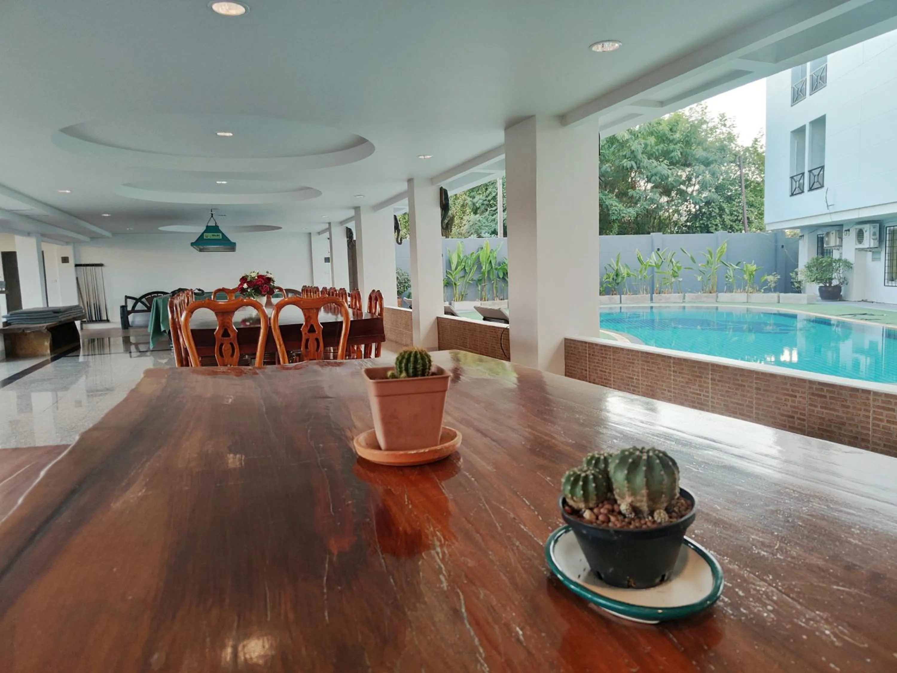 Seating area in The Chanthong Residence and Hotel Pattaya