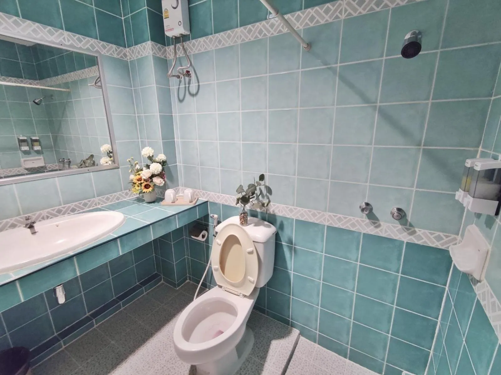 Shower in The Chanthong Residence and Hotel Pattaya