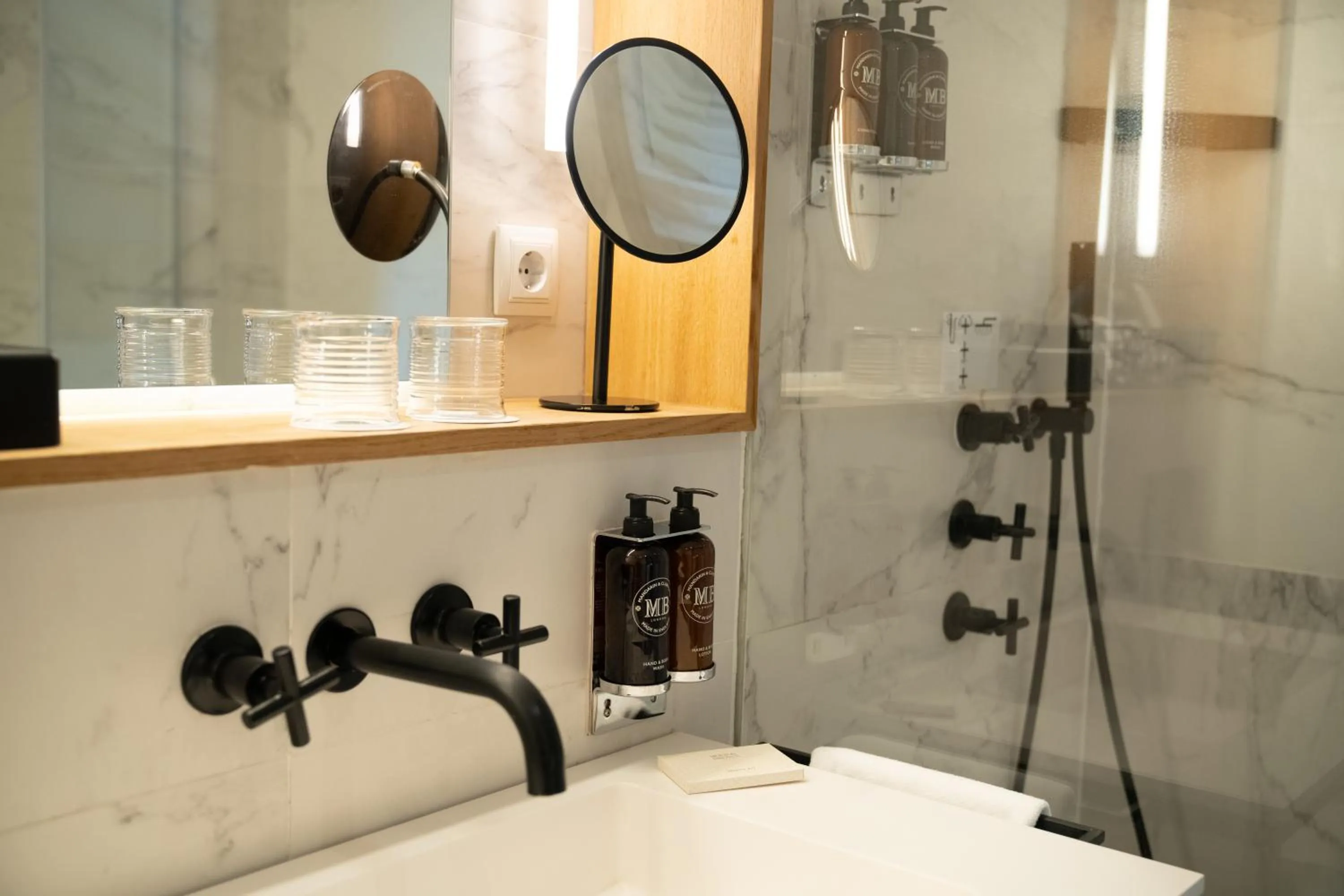 Shower in ICON Wipton