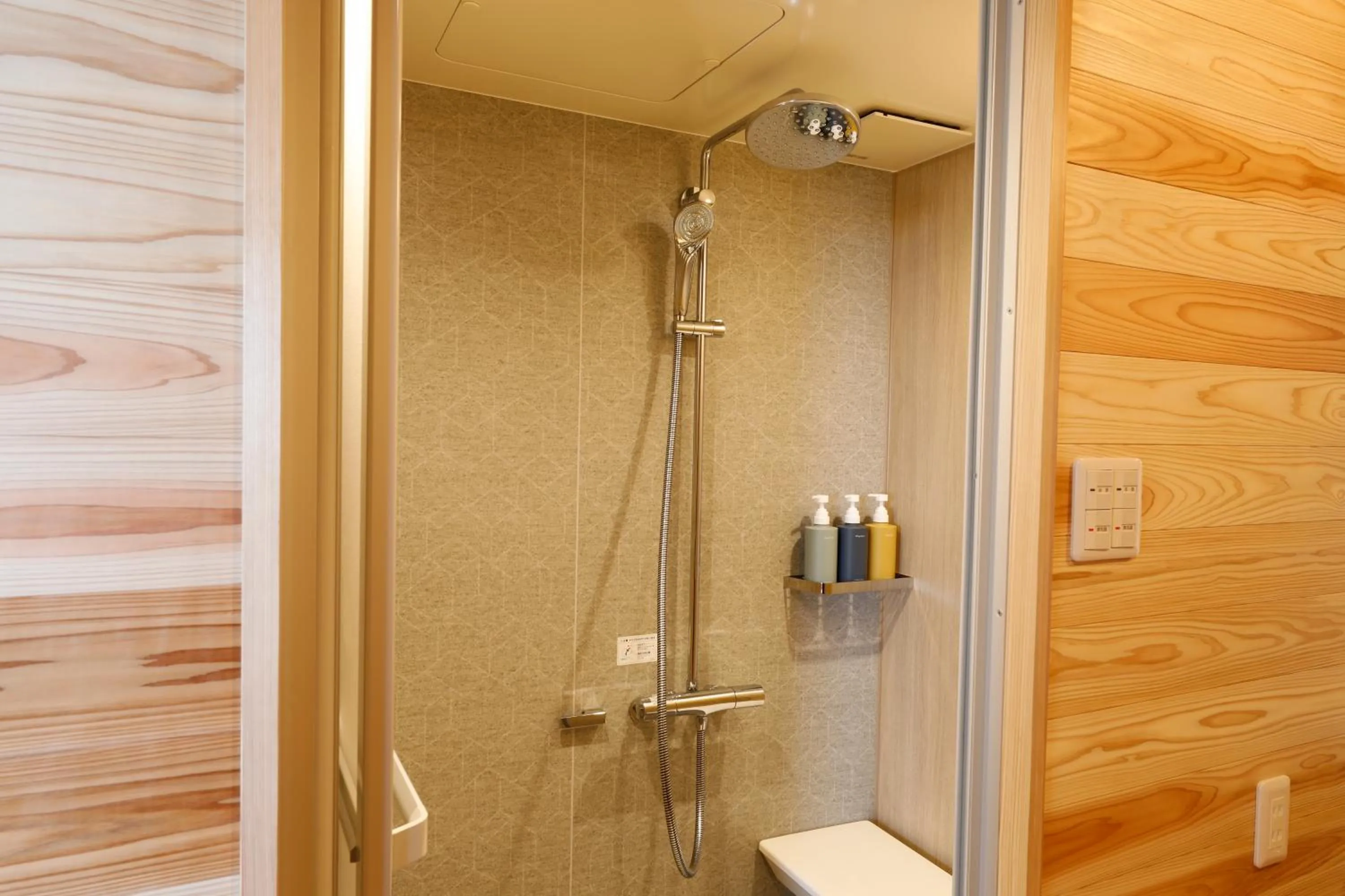 Shower in Kisara Oneness