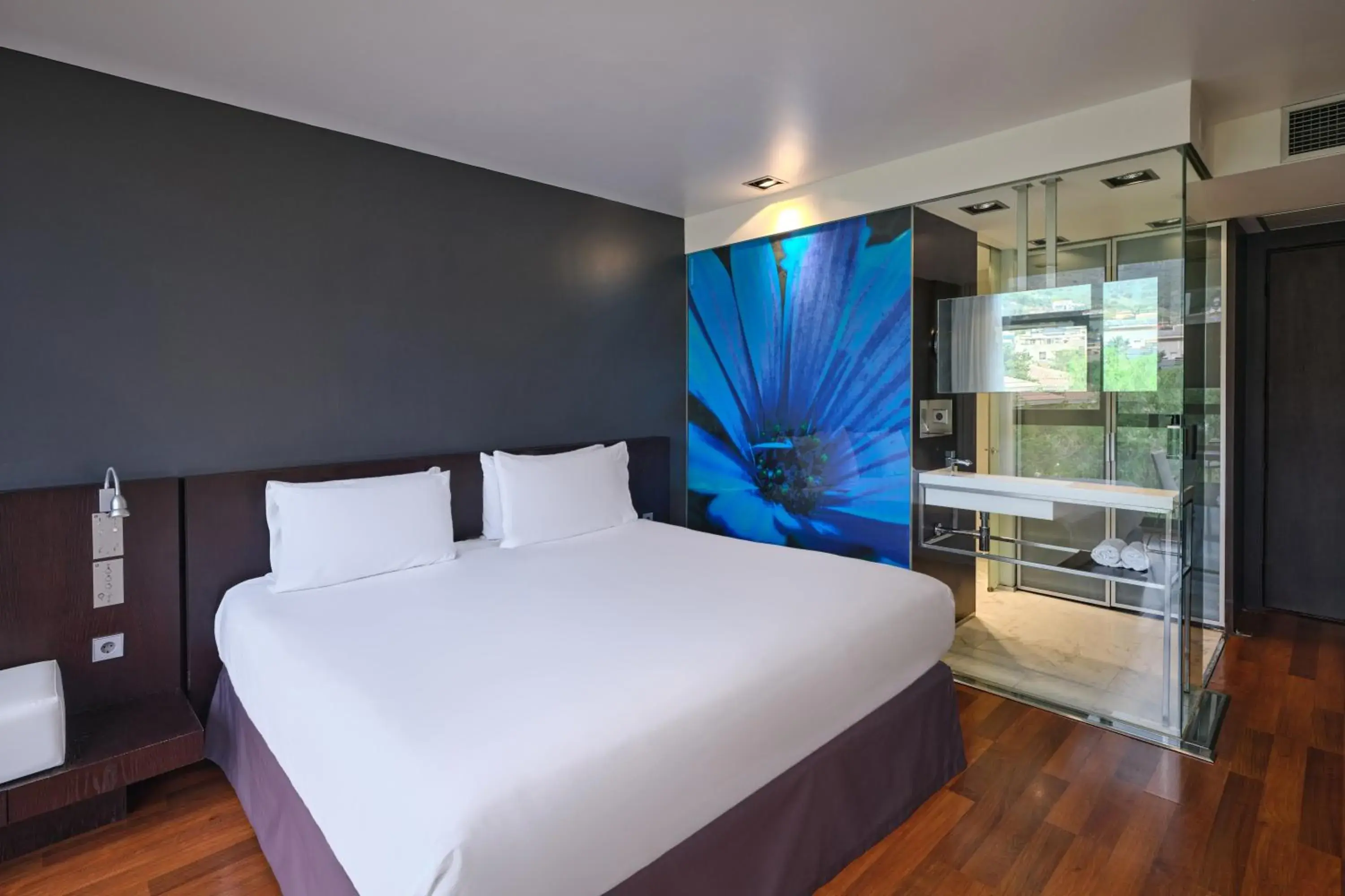 Bed in Ikonik Anglí Bed in Ikonik Anglí