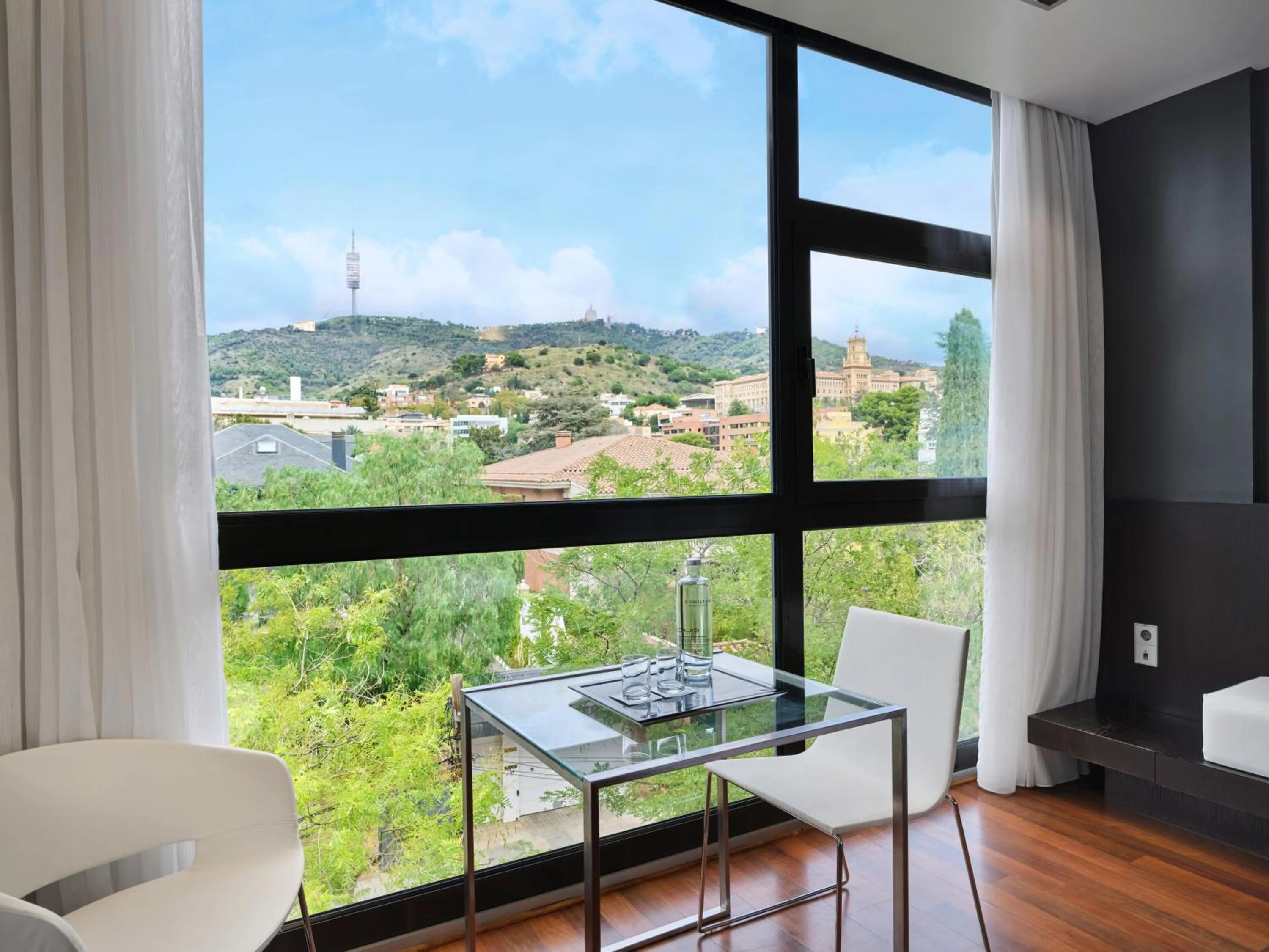 Bed in Ikonik Anglí