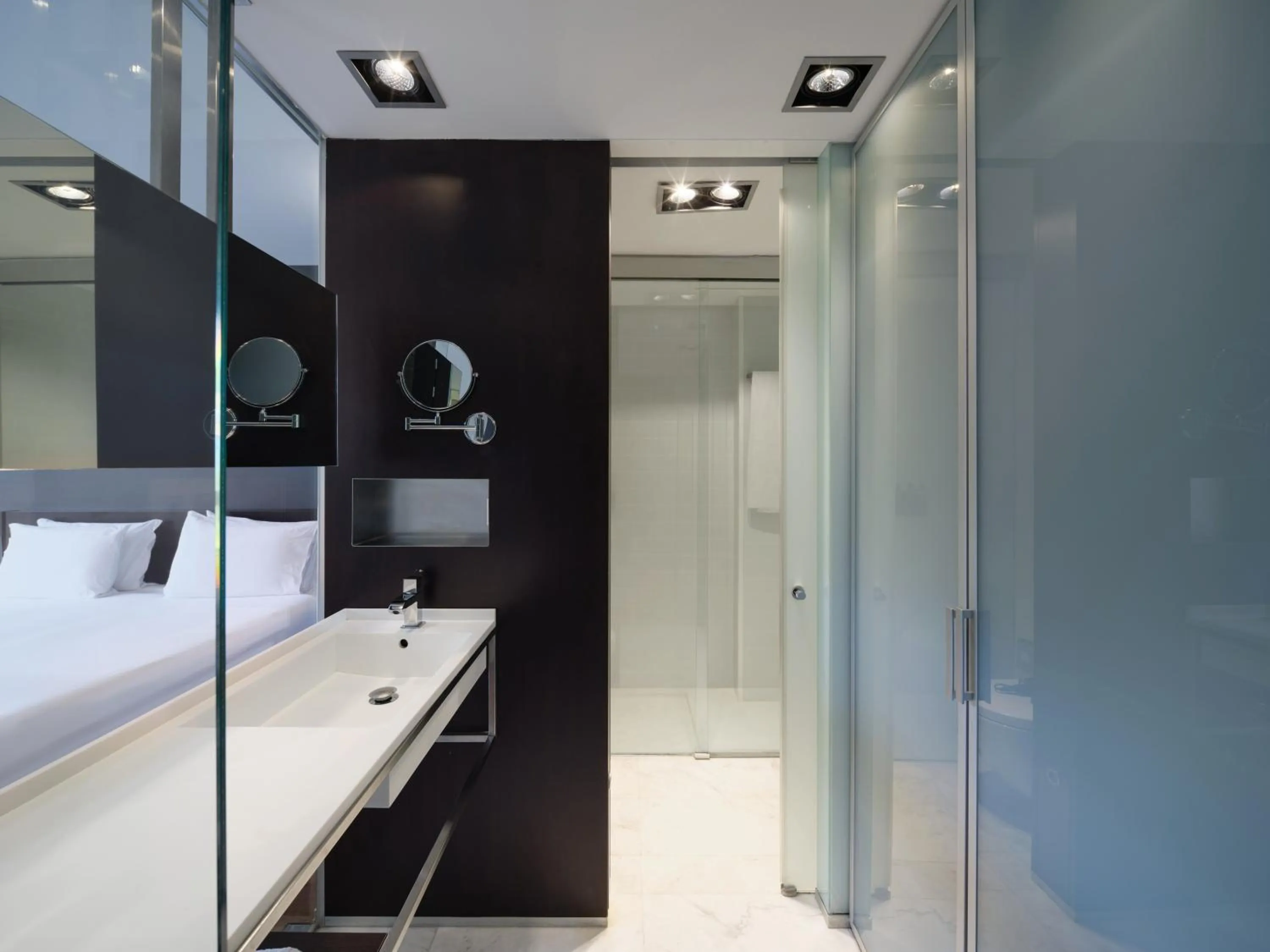 Bathroom, Bed in Ikonik Anglí