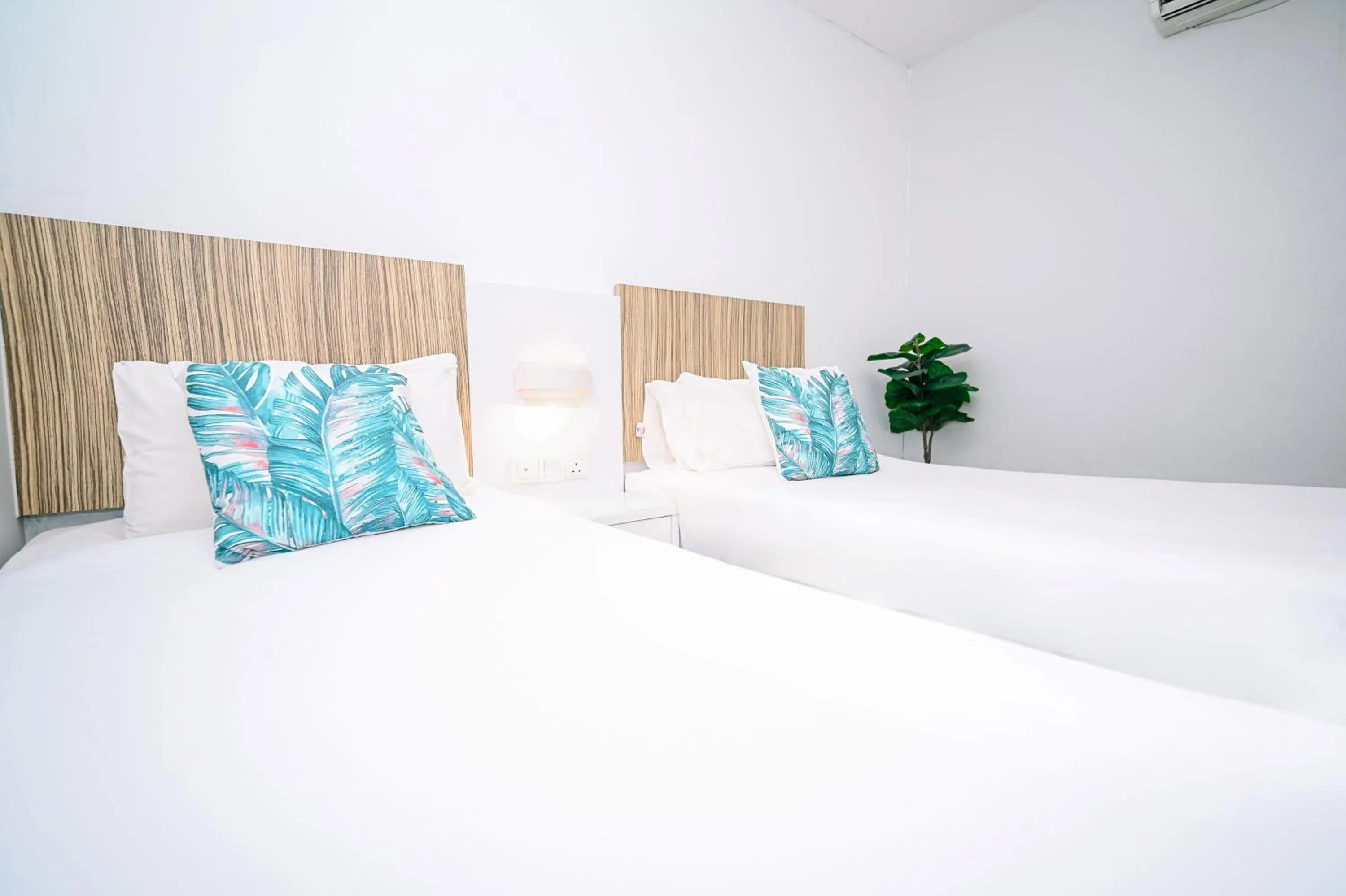 Bed in Swing & Pillows - Subang SS15