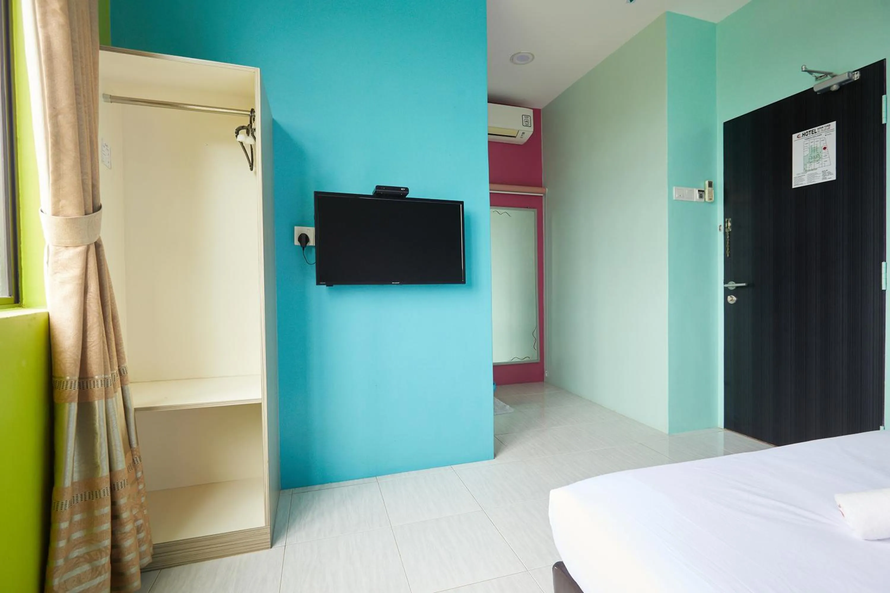 Bed in SY JERANTUT HOTEL