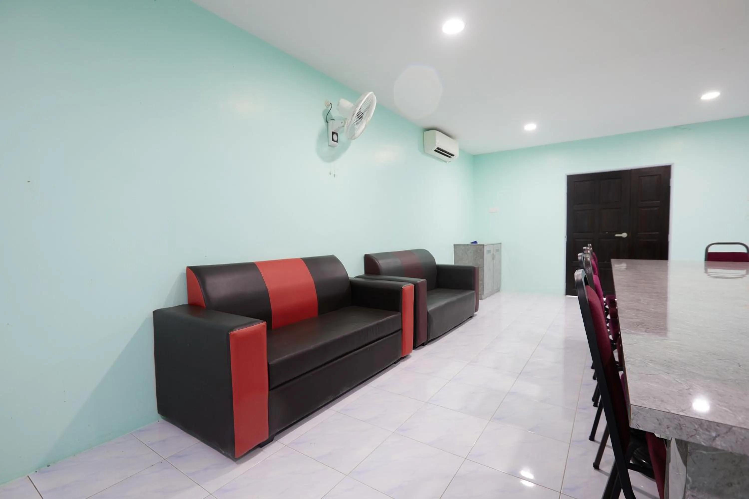 Seating area in SY JERANTUT HOTEL