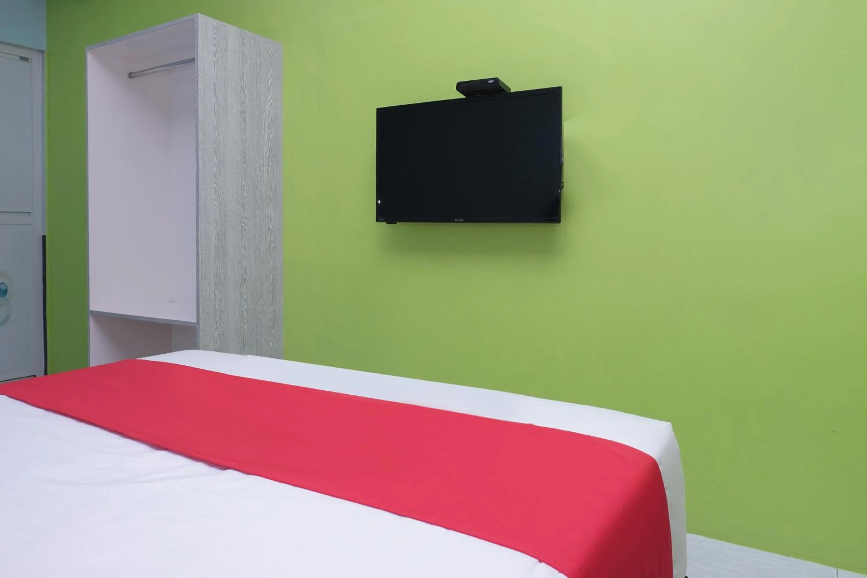 TV and multimedia, Bed in SY JERANTUT HOTEL