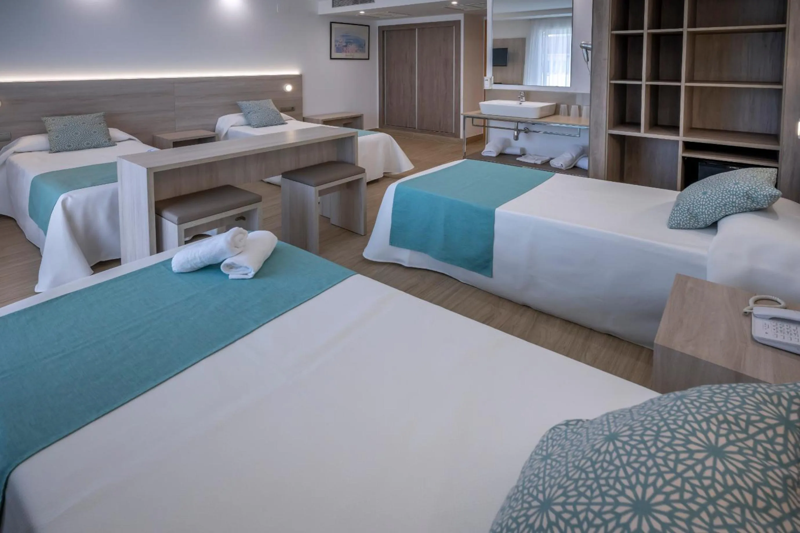 Photo of the whole room, Bed in 4R Salou Park Resort II