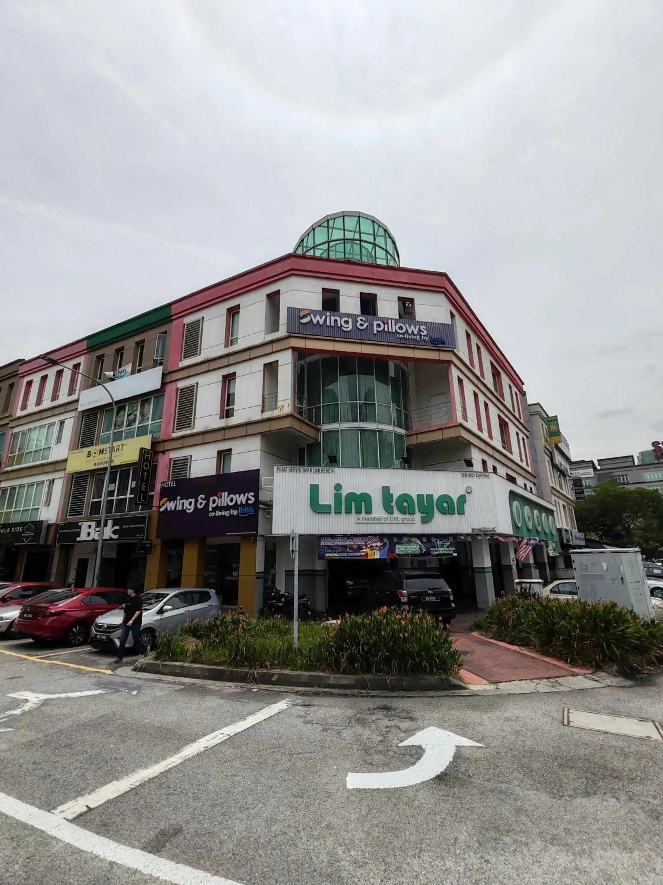 Swing & Pillows - Kota Damansara