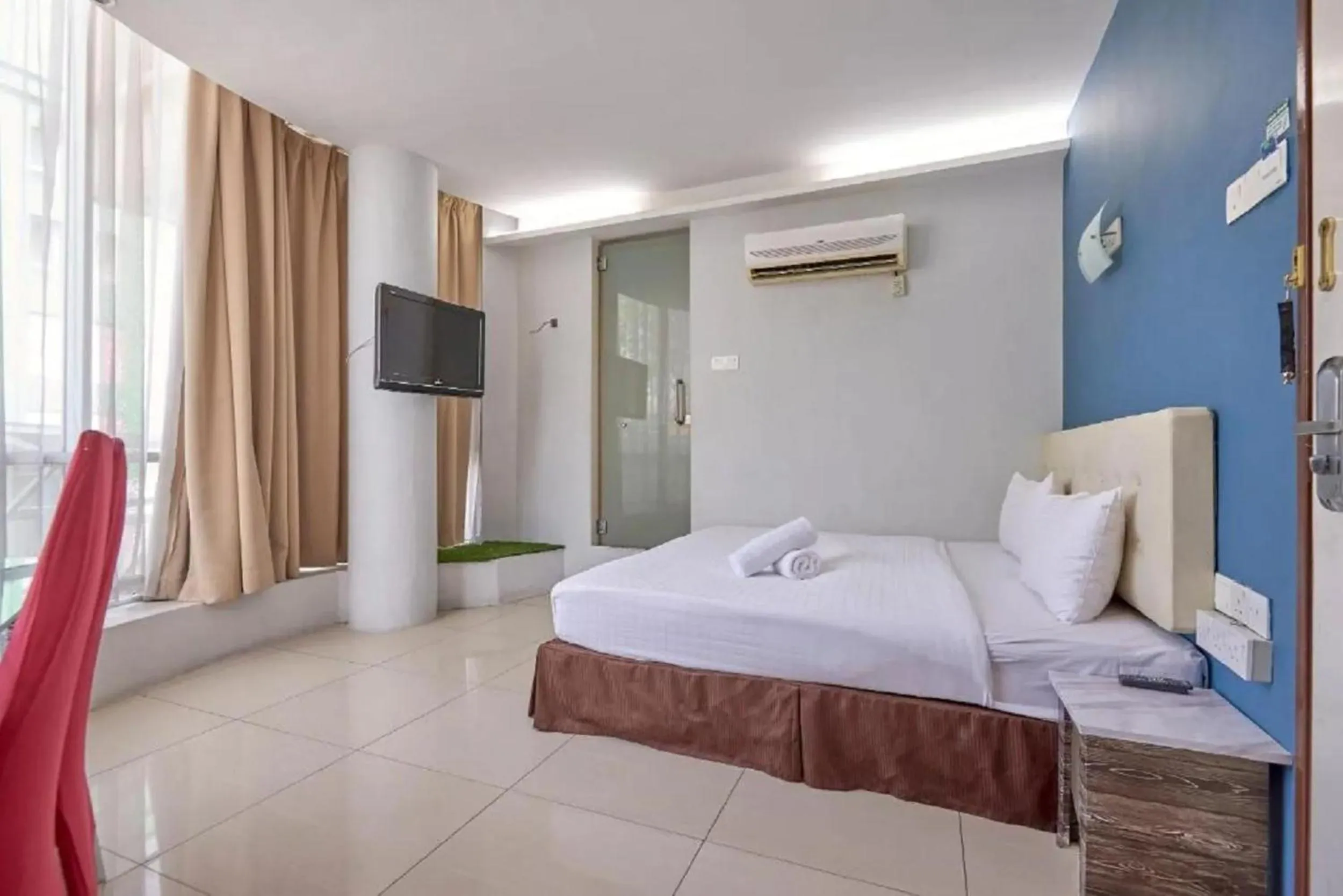 Bed in Swing & Pillows - Kota Damansara