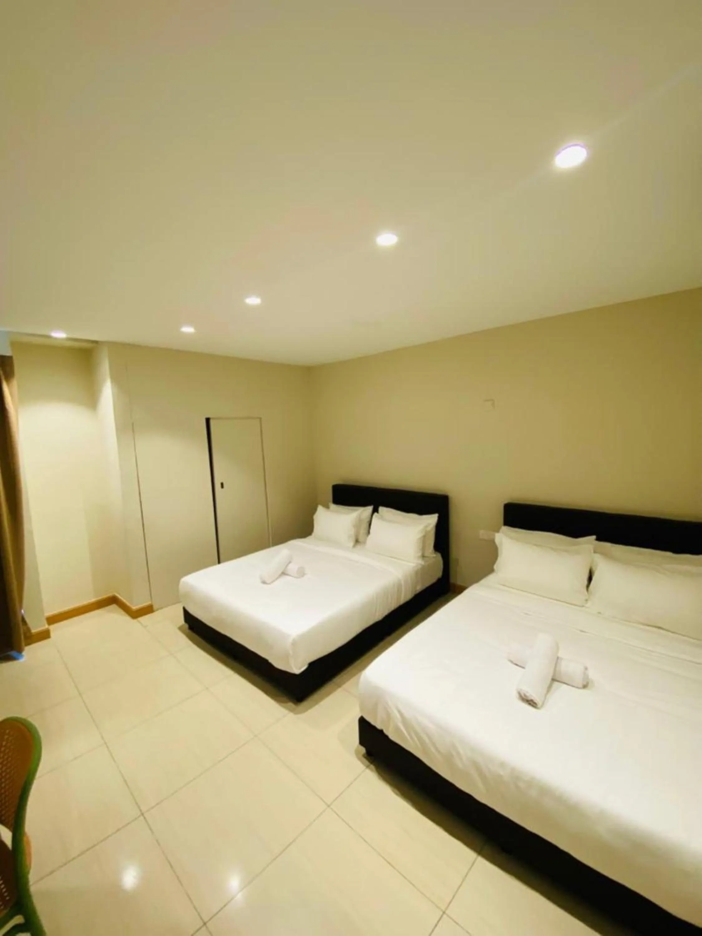 Bed in Swing & Pillows - Kota Damansara