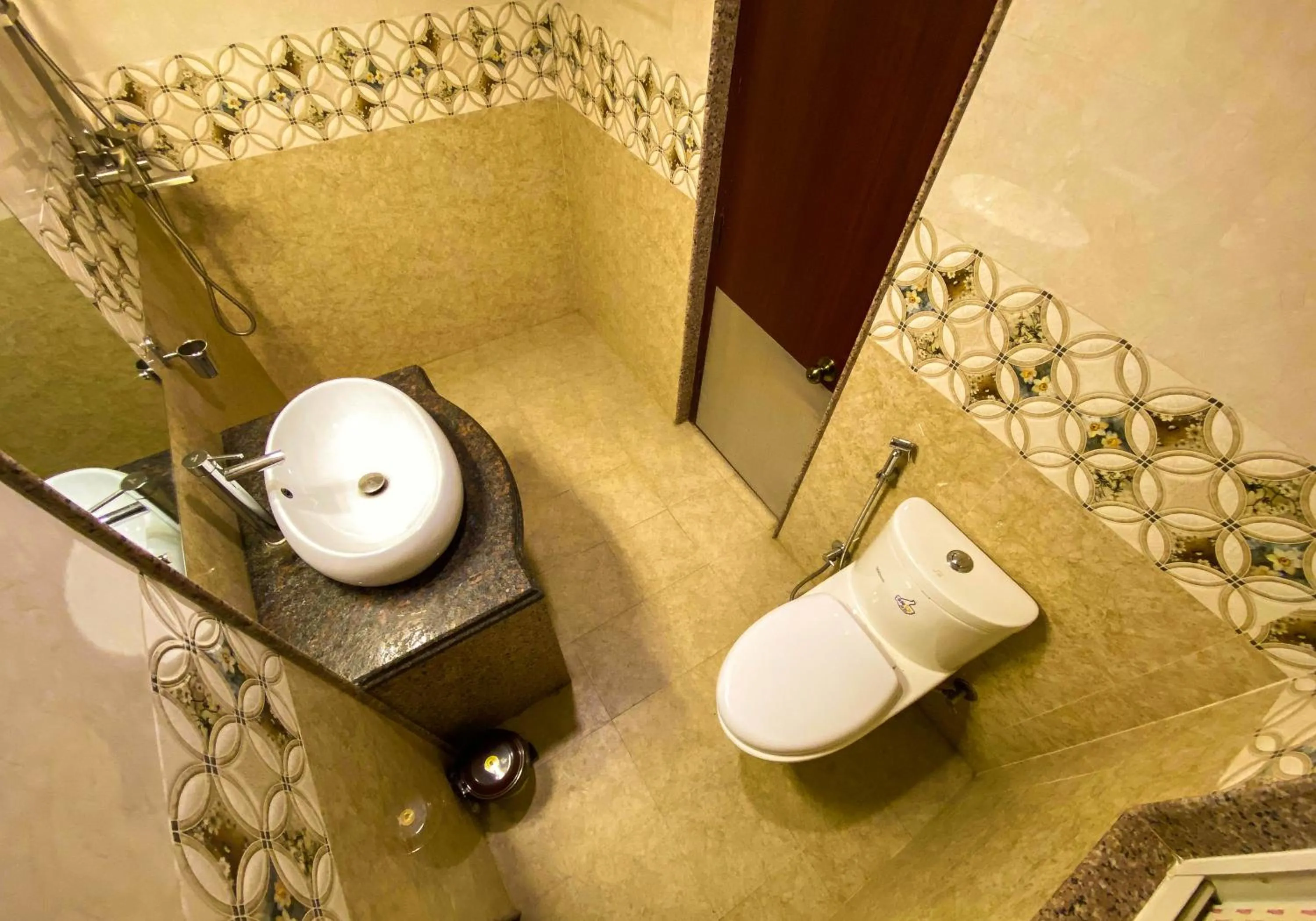 Toilet in Hotel Abi International