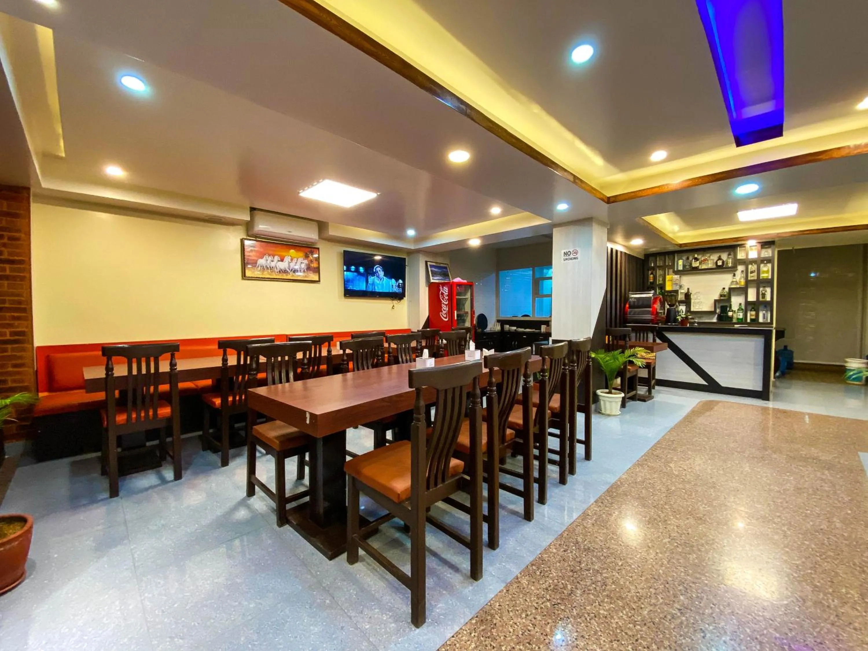 Restaurant/places to eat in Hotel Abi International