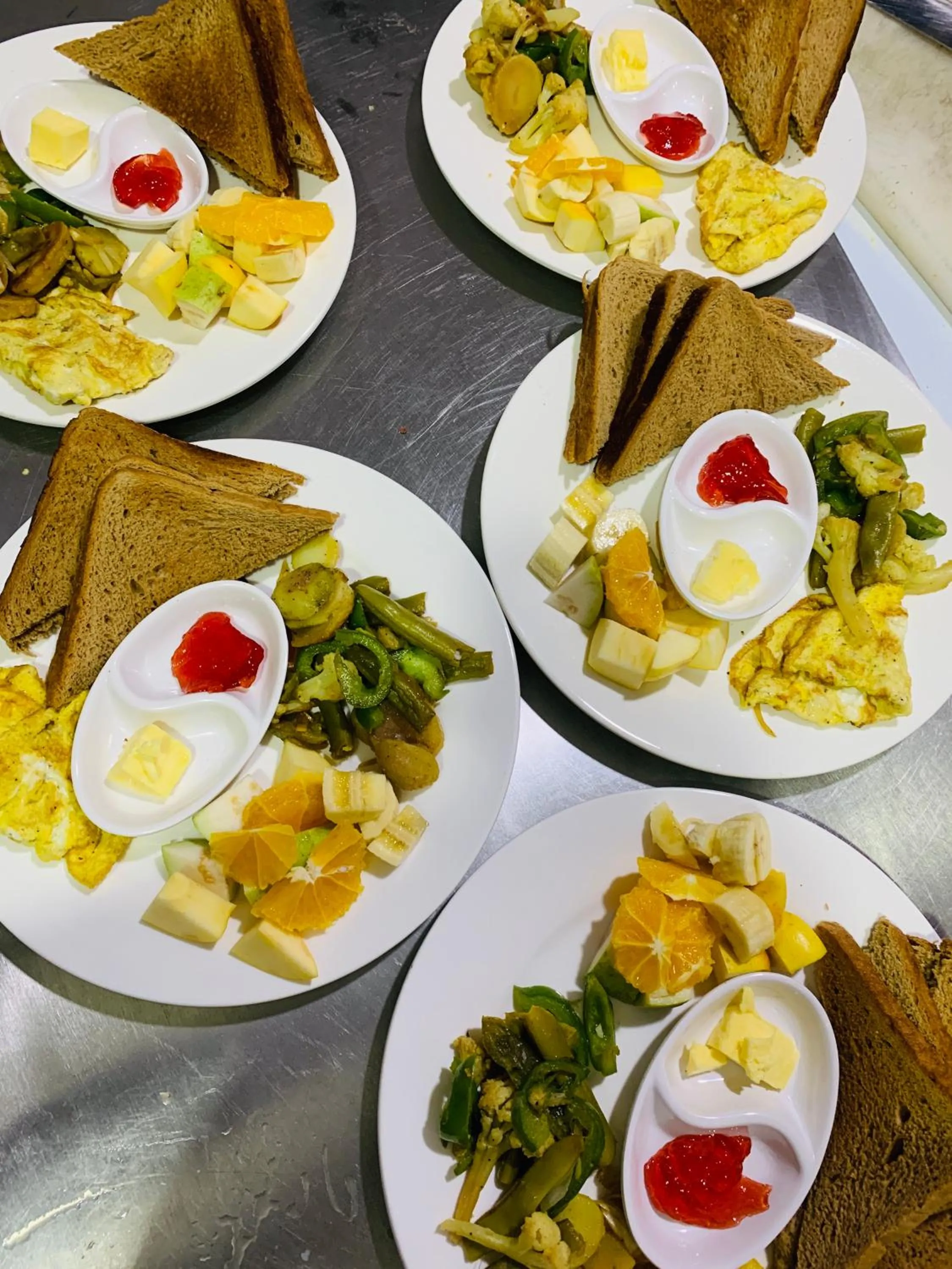 Food and drinks in Hotel Abi International